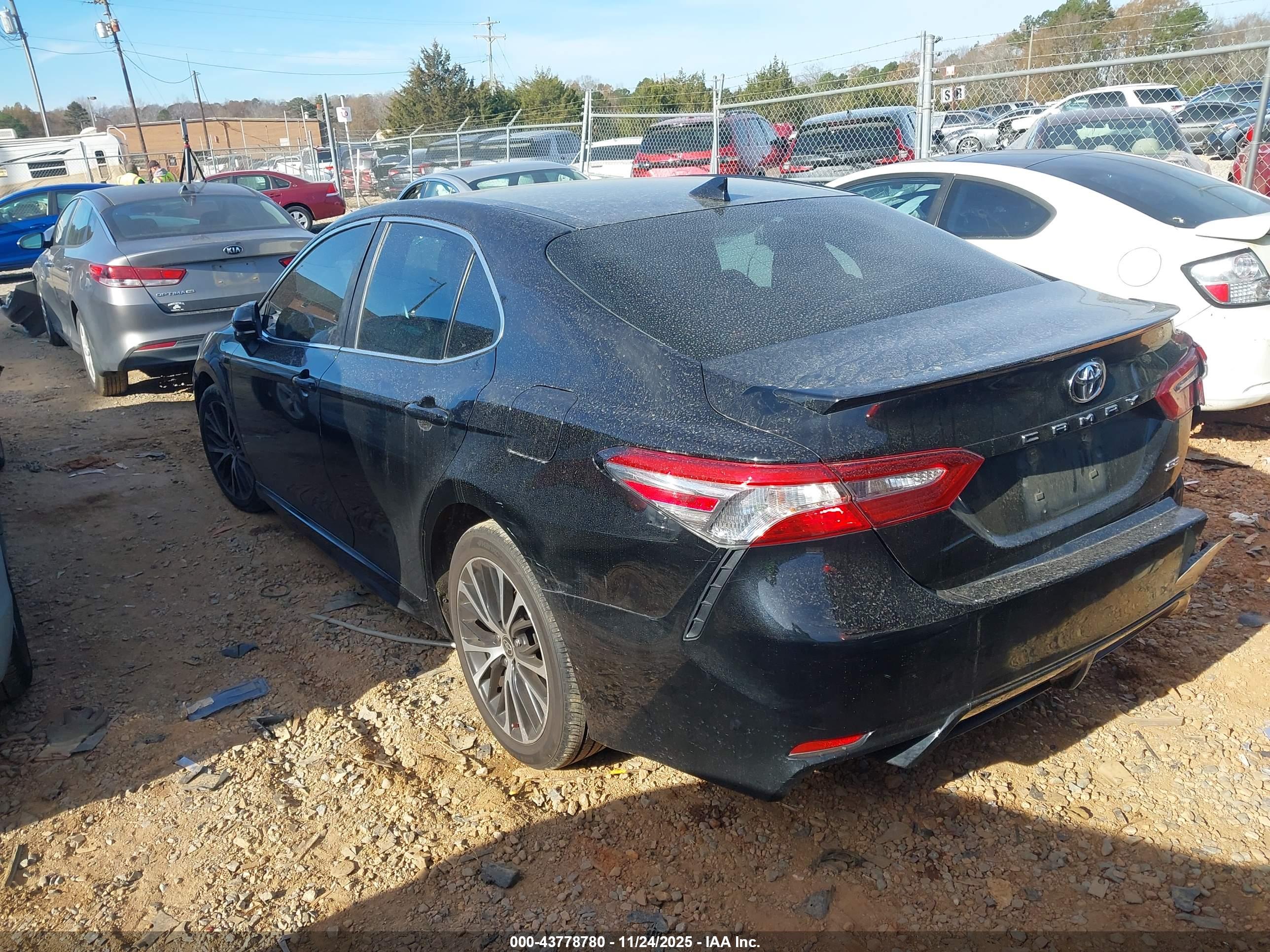 TOYOTA CAMRY image 3