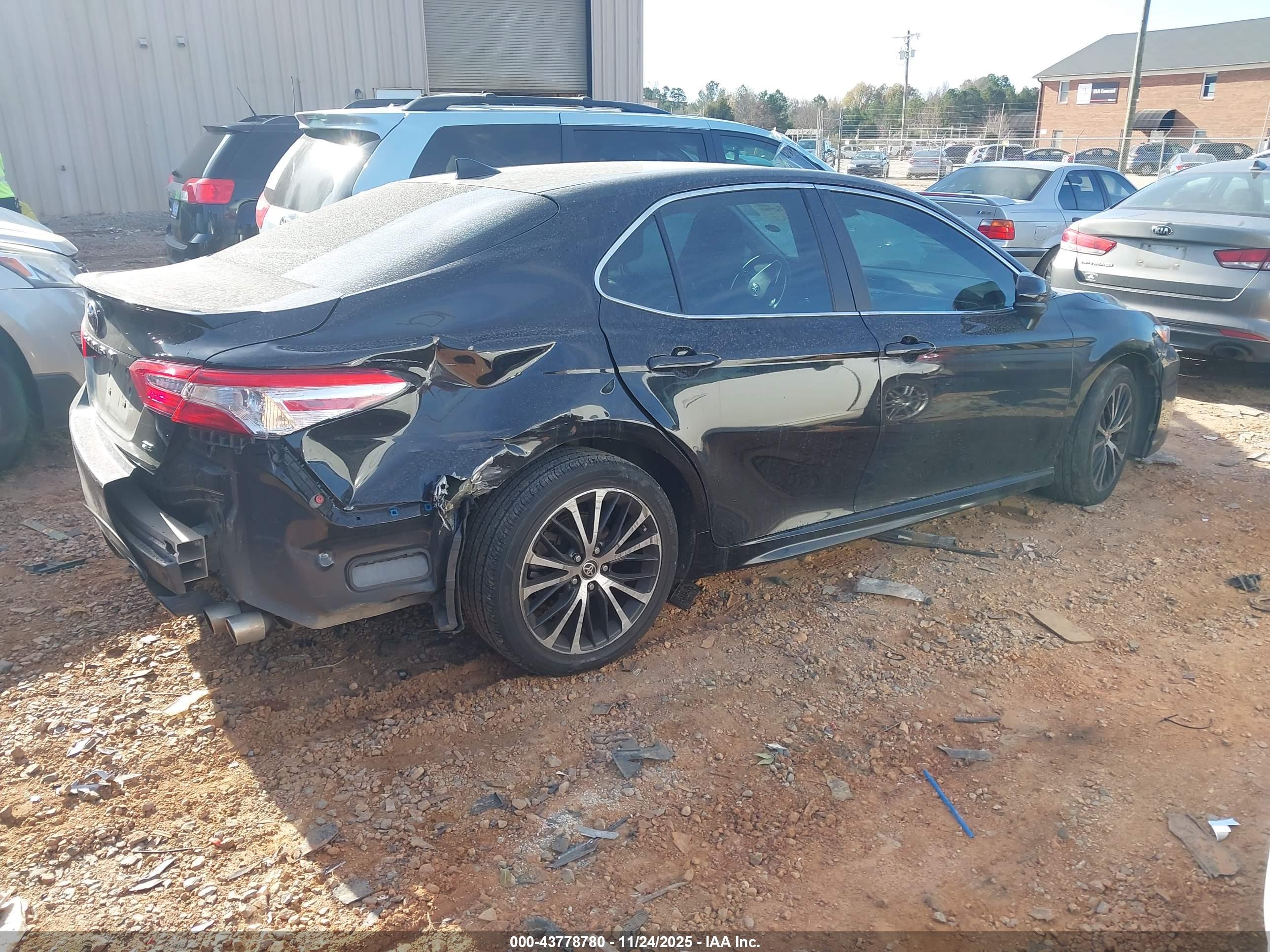 TOYOTA CAMRY image 4