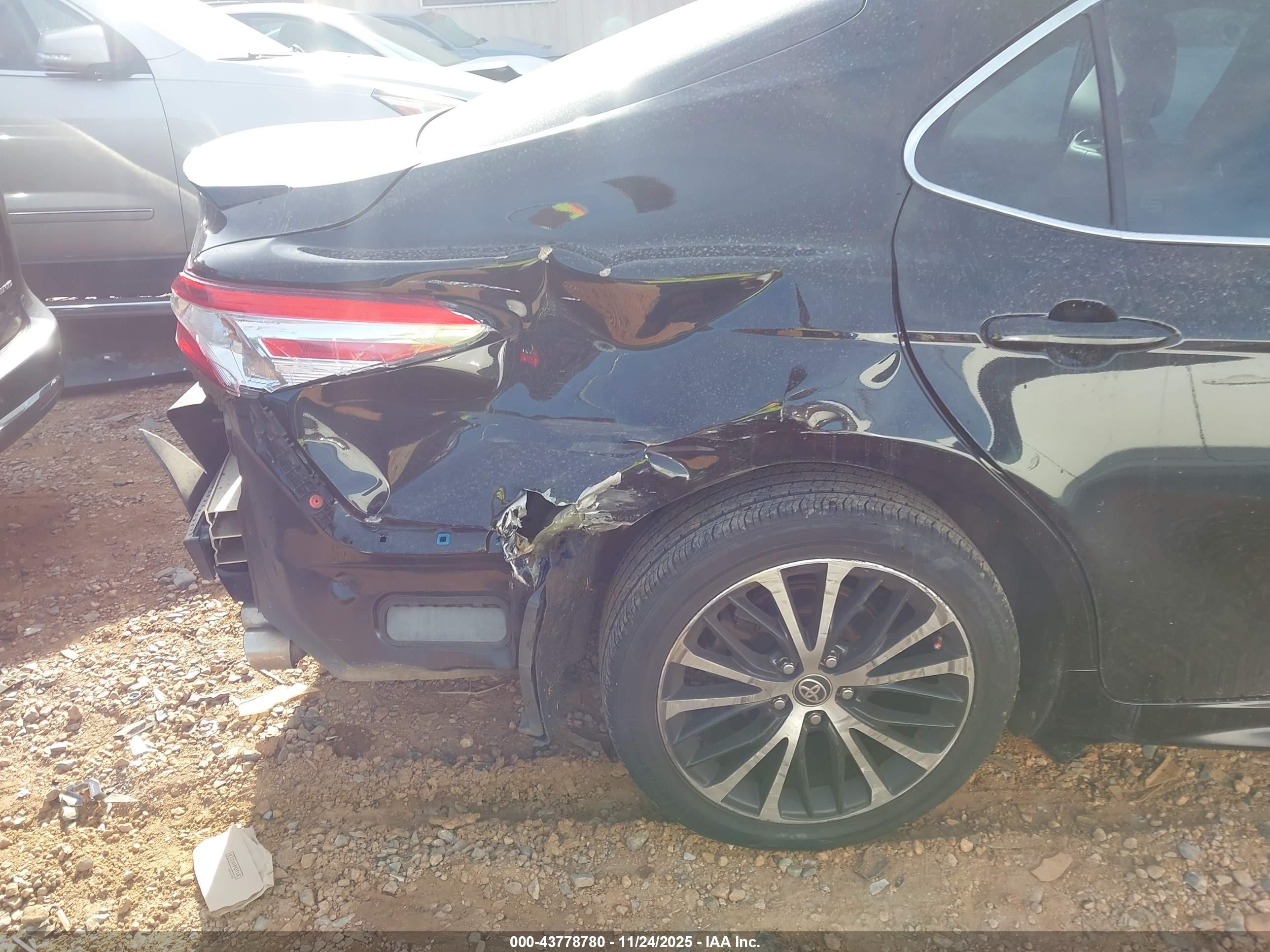 TOYOTA CAMRY image 6