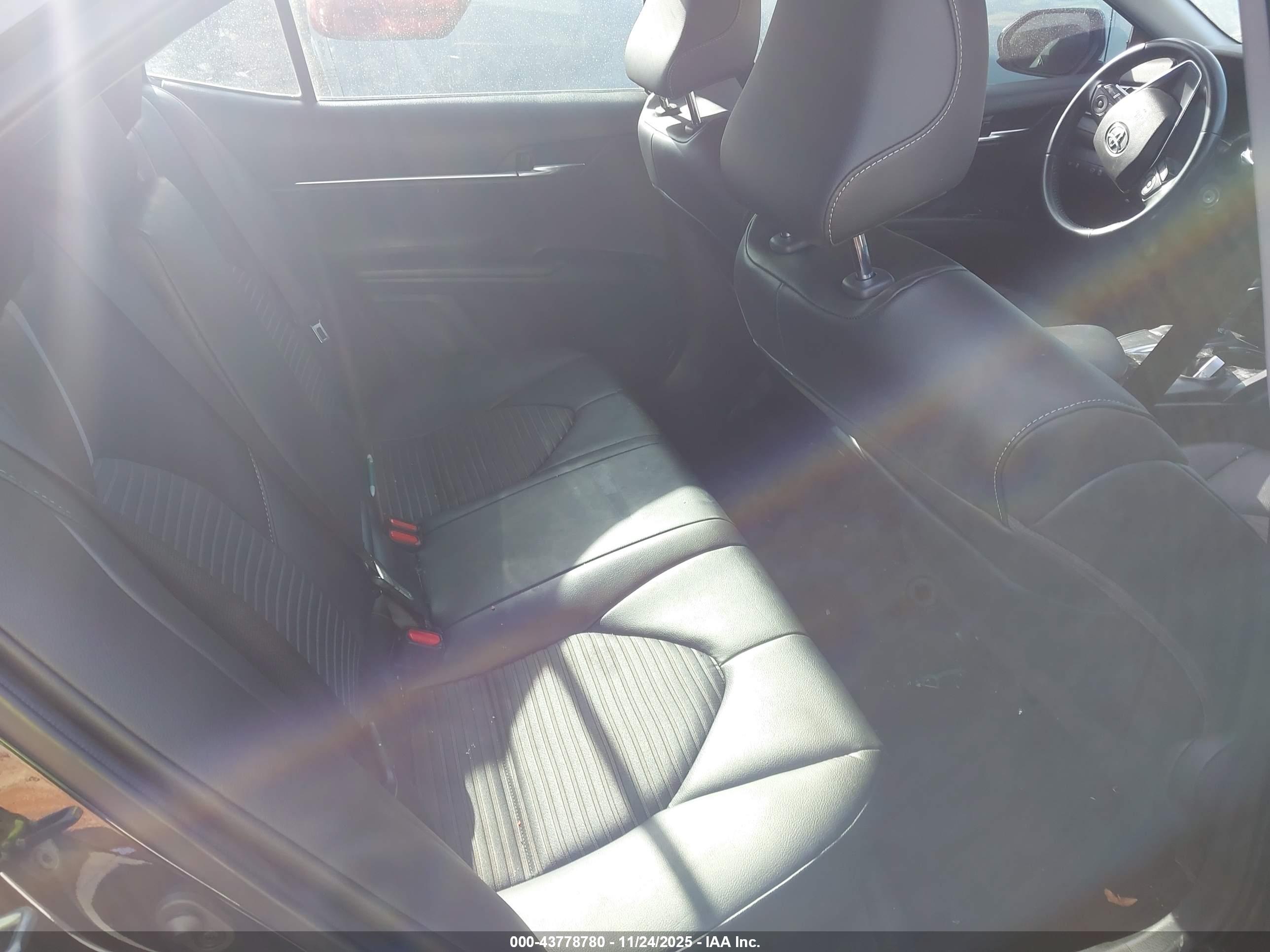 TOYOTA CAMRY image 8