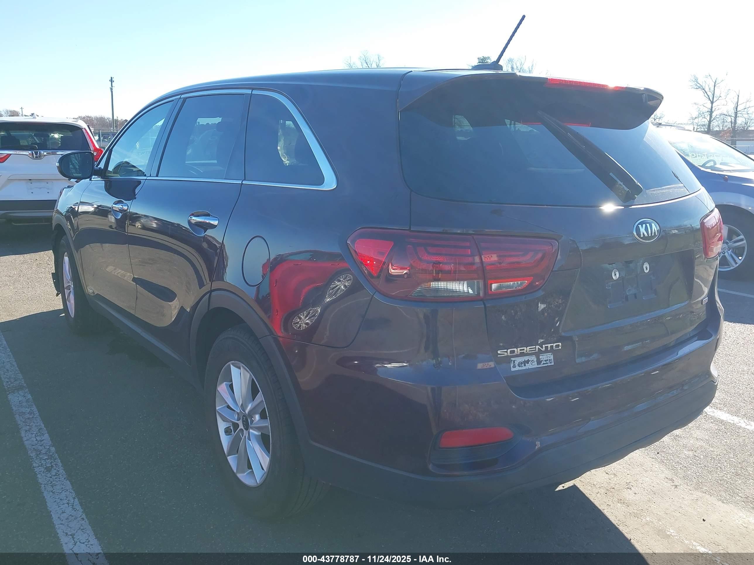 KIA SORENTO image 3