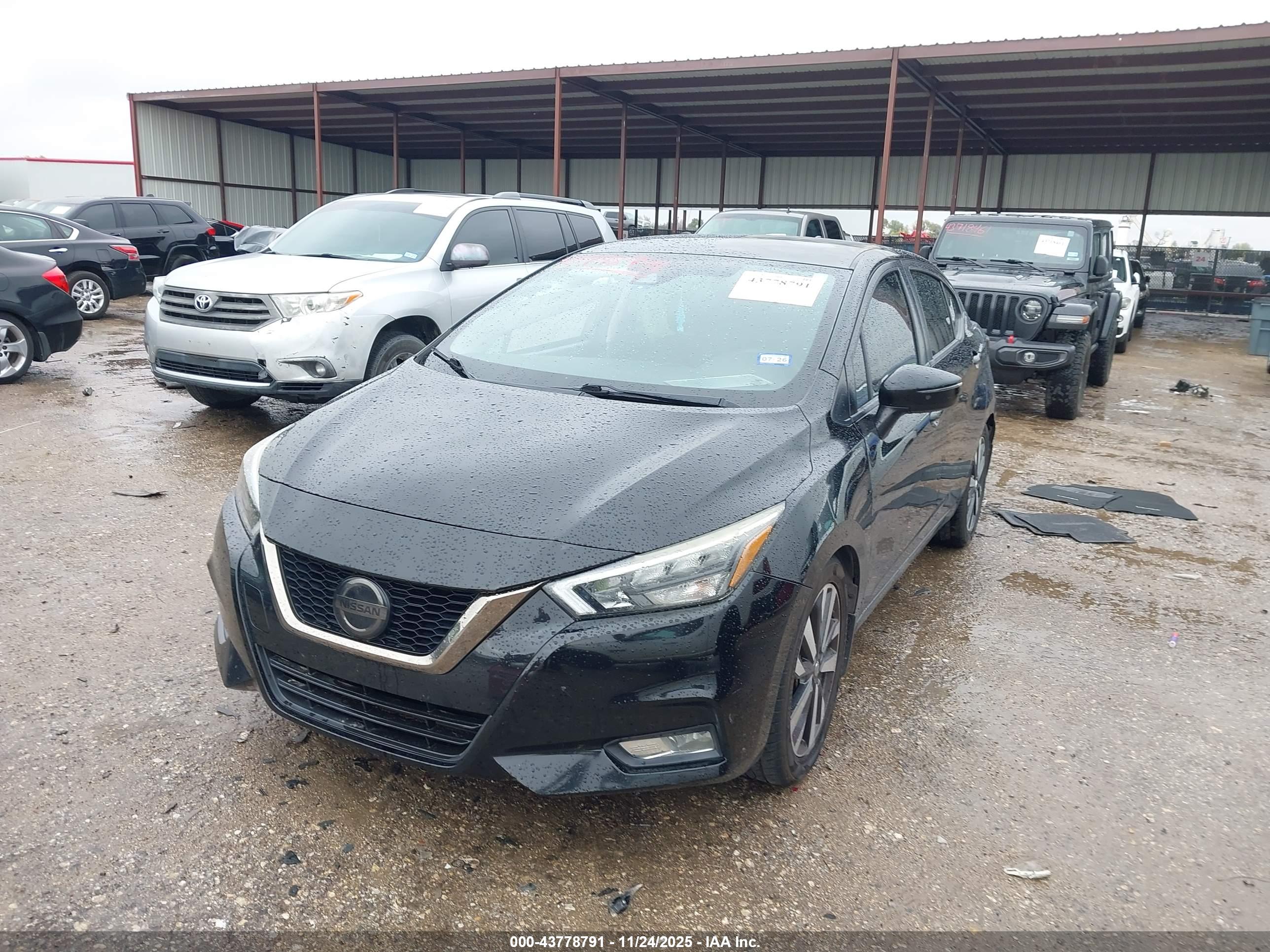 NISSAN VERSA image 2