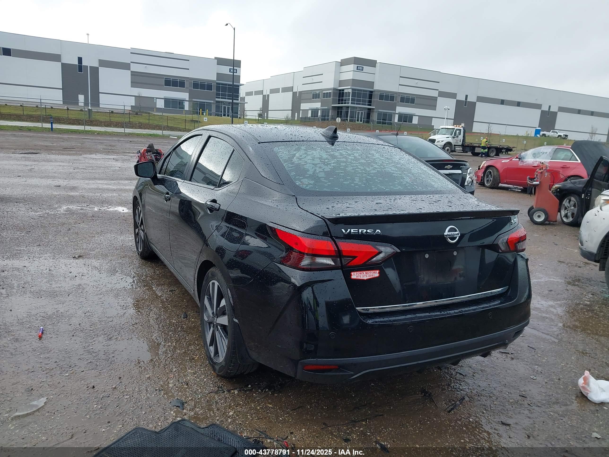 NISSAN VERSA image 3