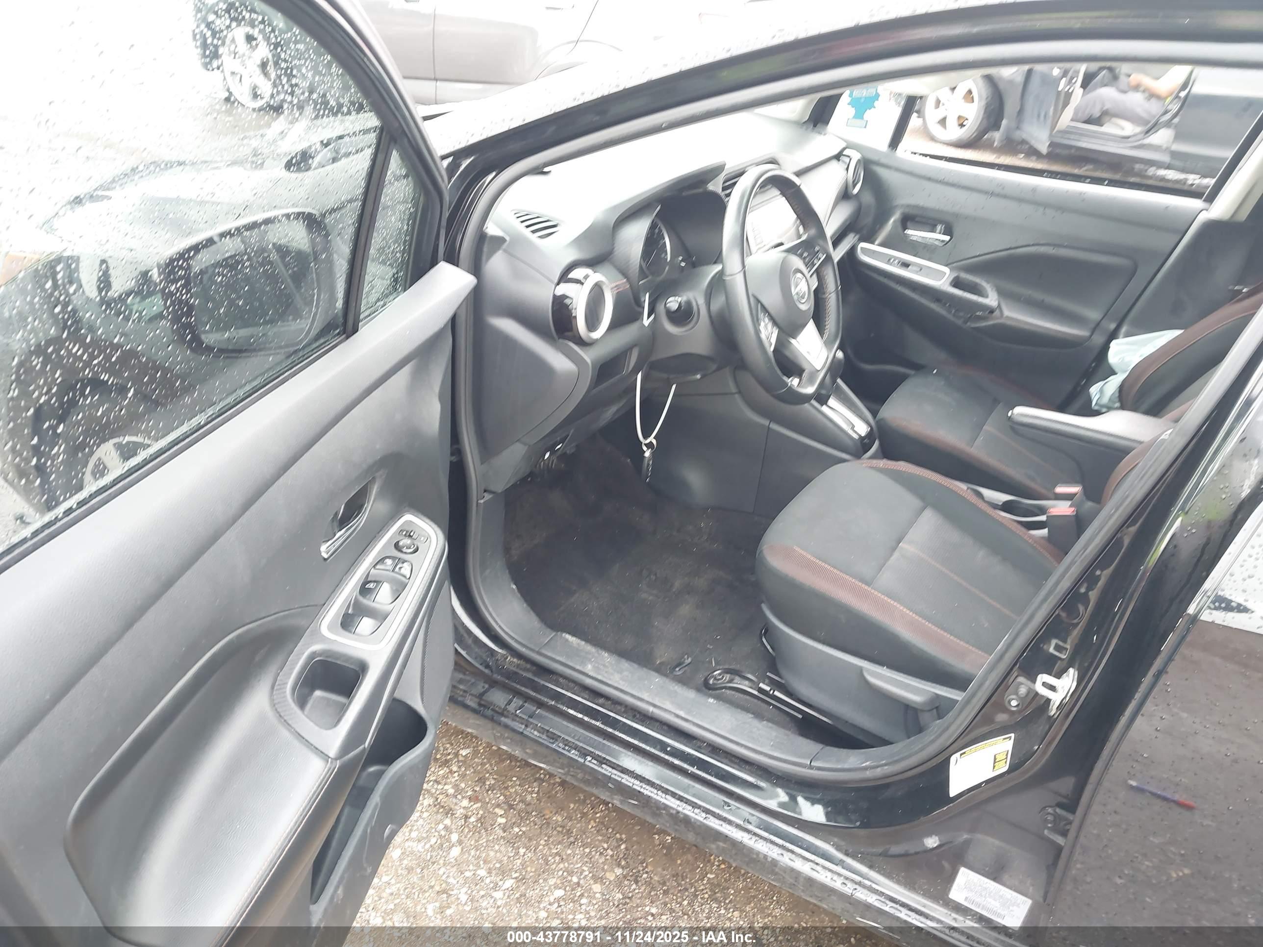 NISSAN VERSA image 5