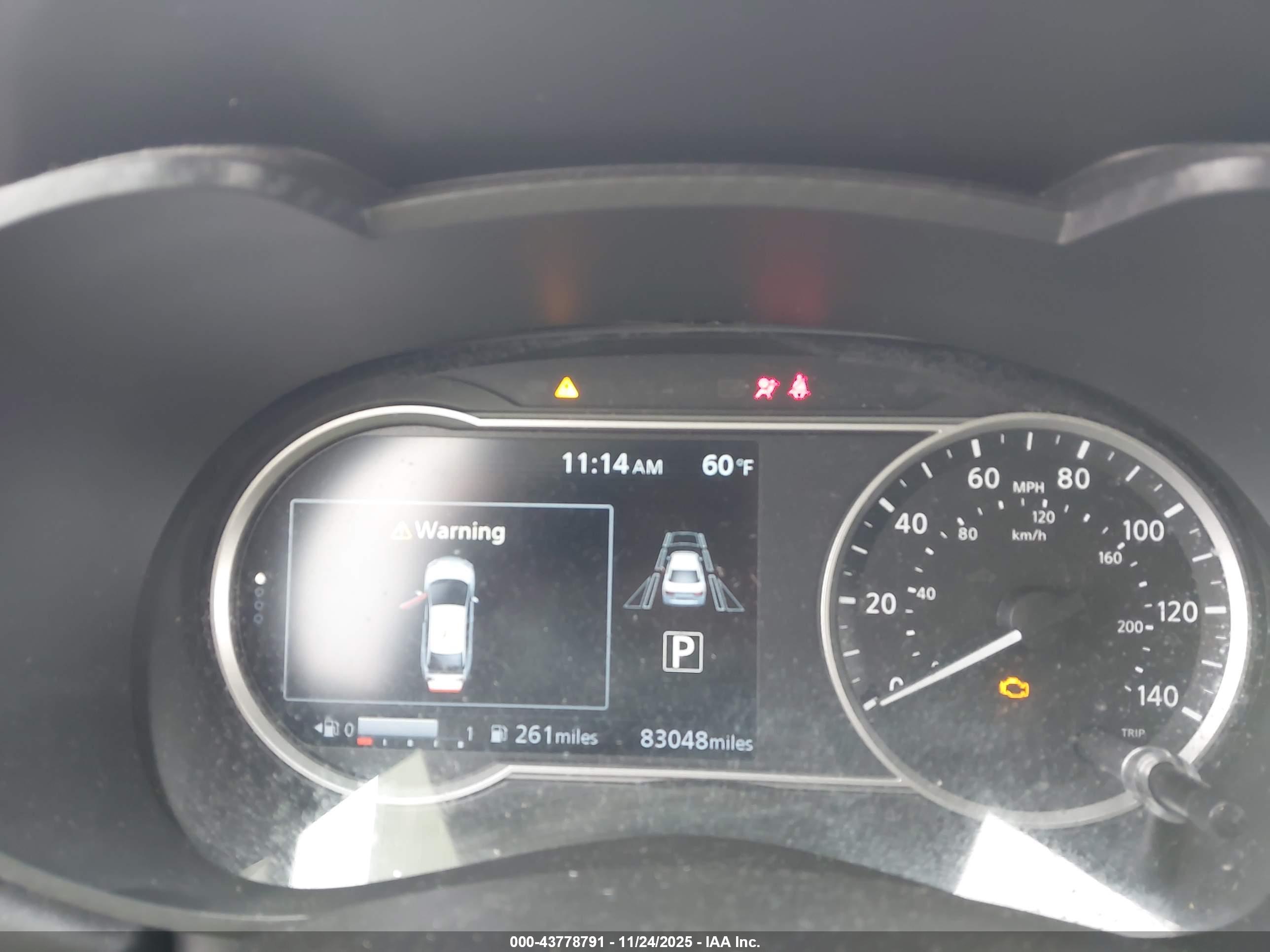 NISSAN VERSA image 7