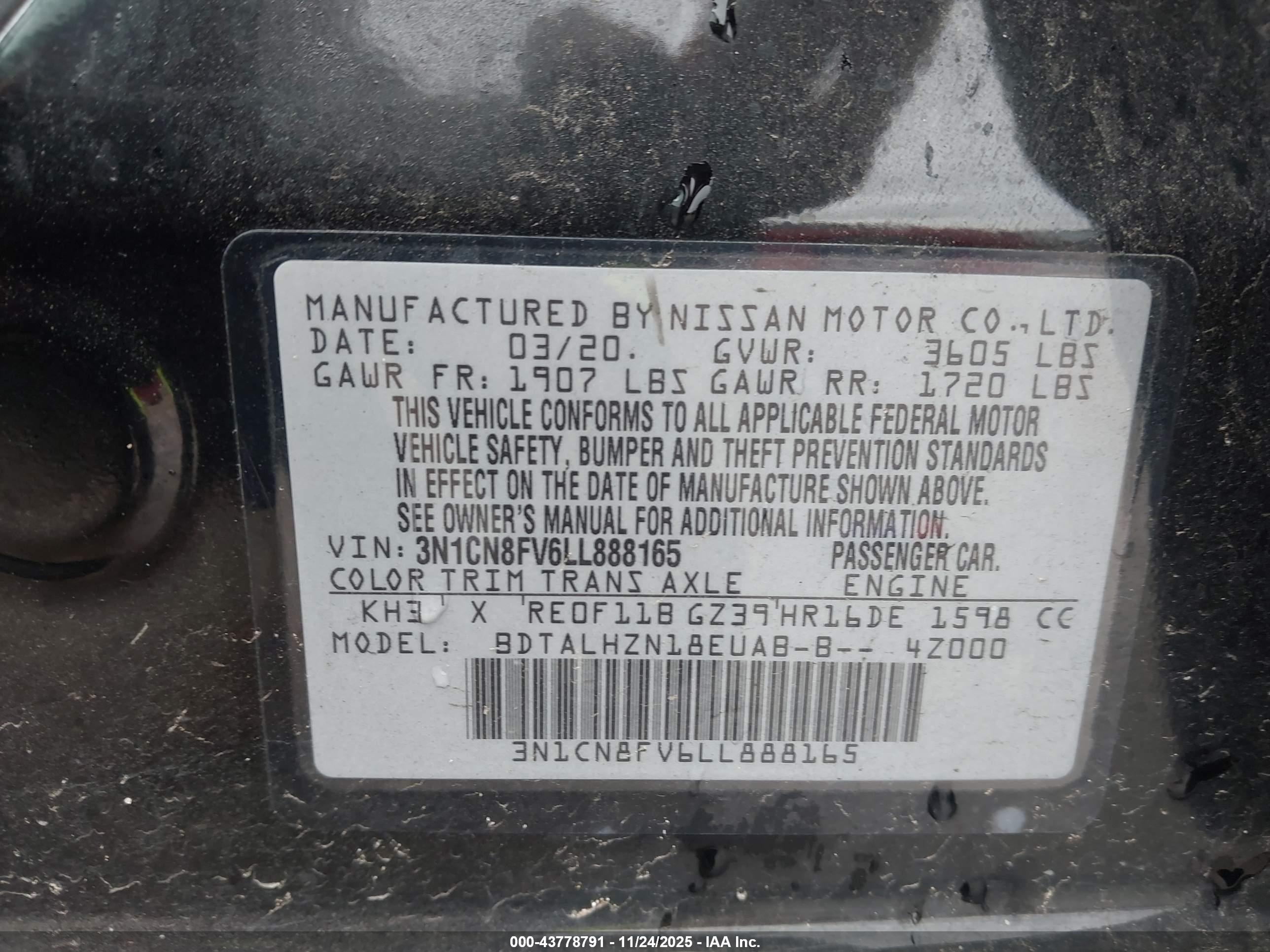 NISSAN VERSA image 9