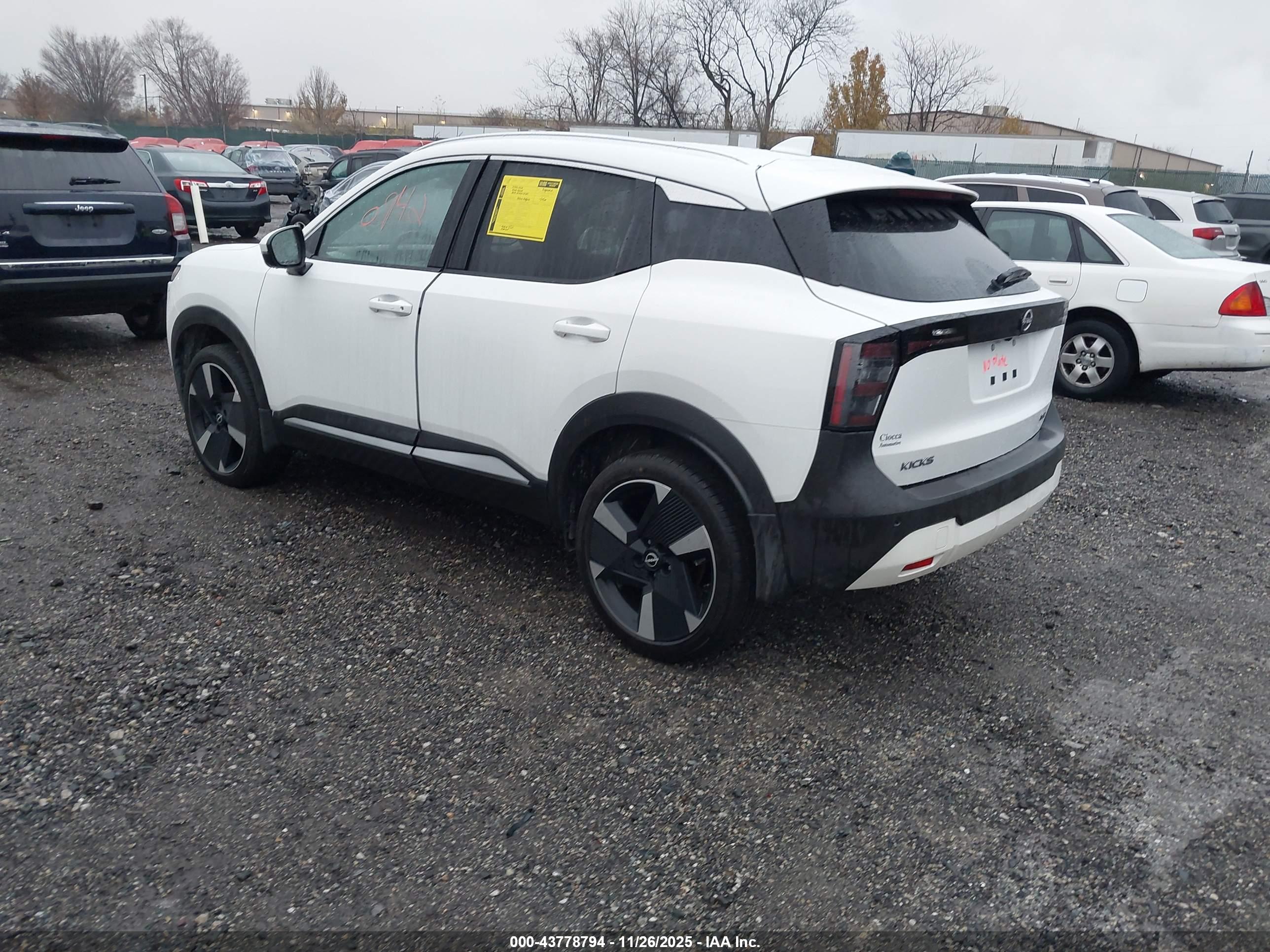 NISSAN KICKS image 3