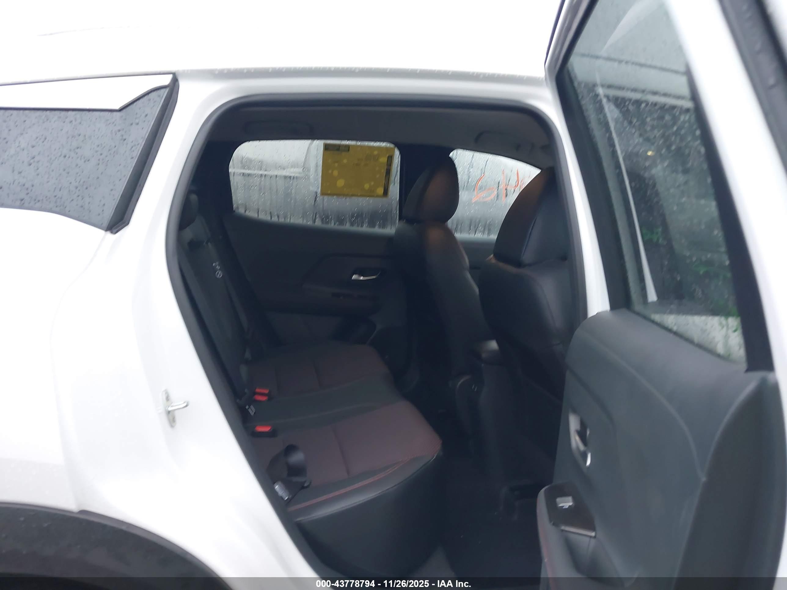 NISSAN KICKS image 8