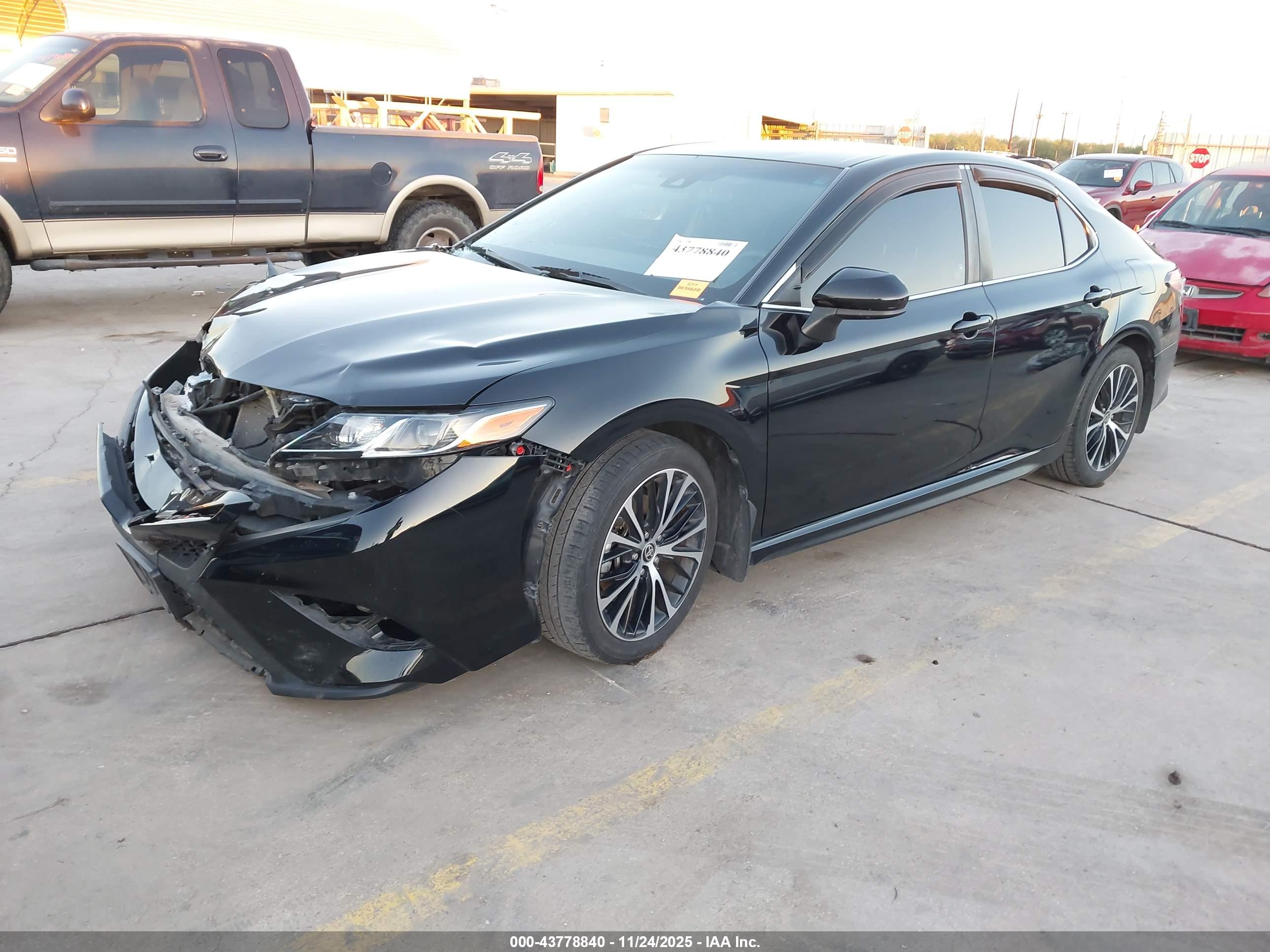TOYOTA CAMRY image 2