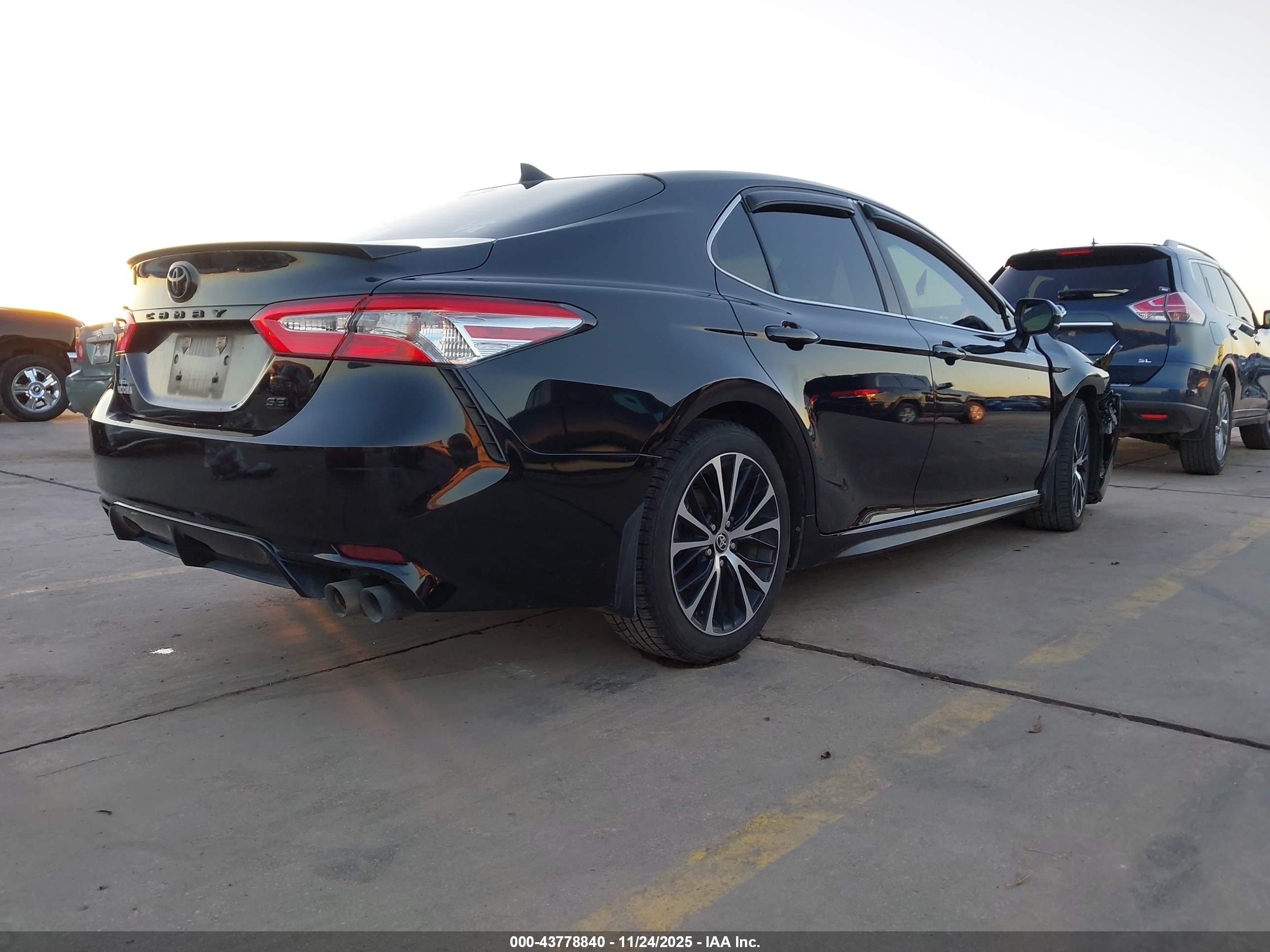 TOYOTA CAMRY image 4