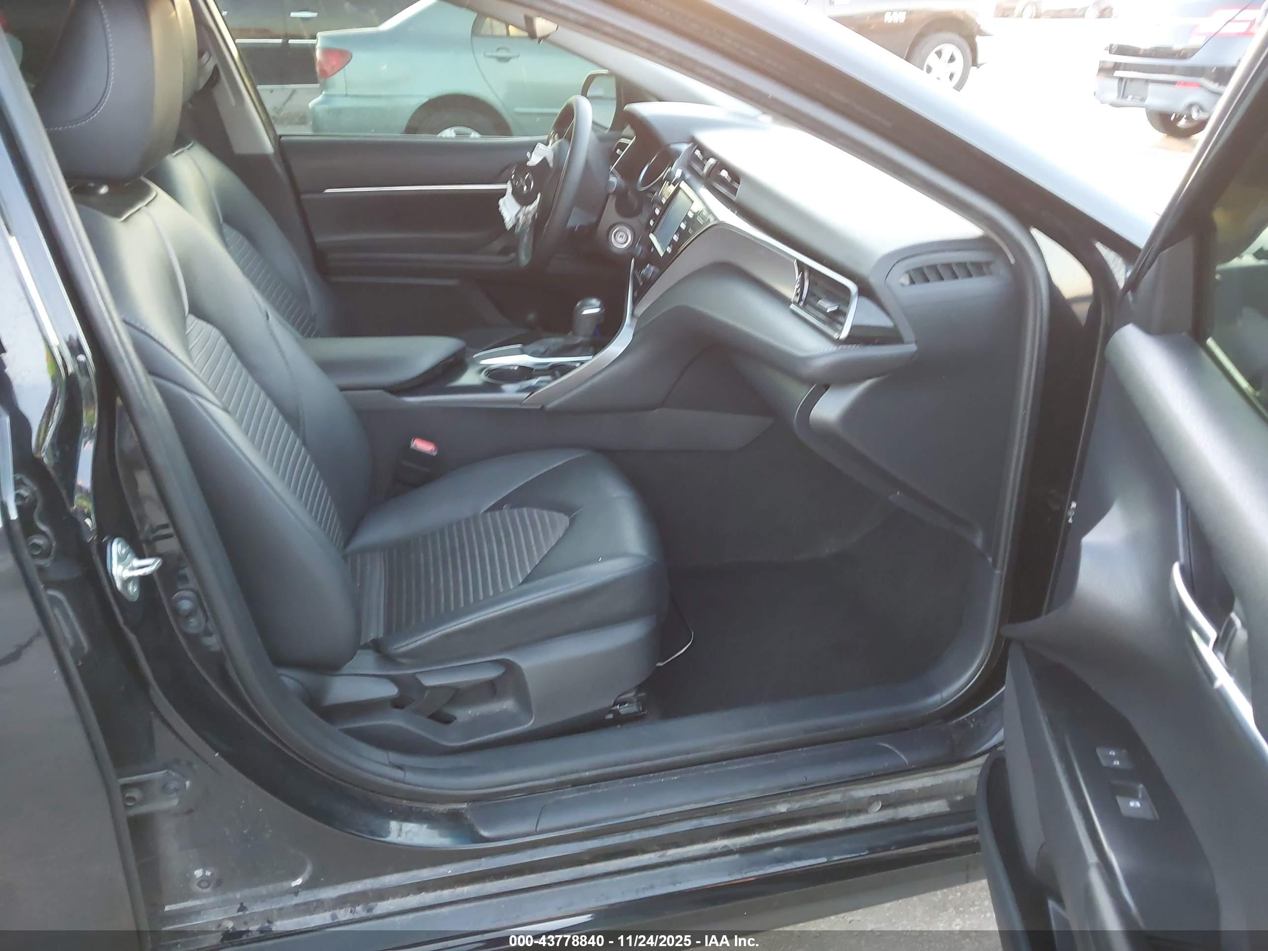 TOYOTA CAMRY image 5
