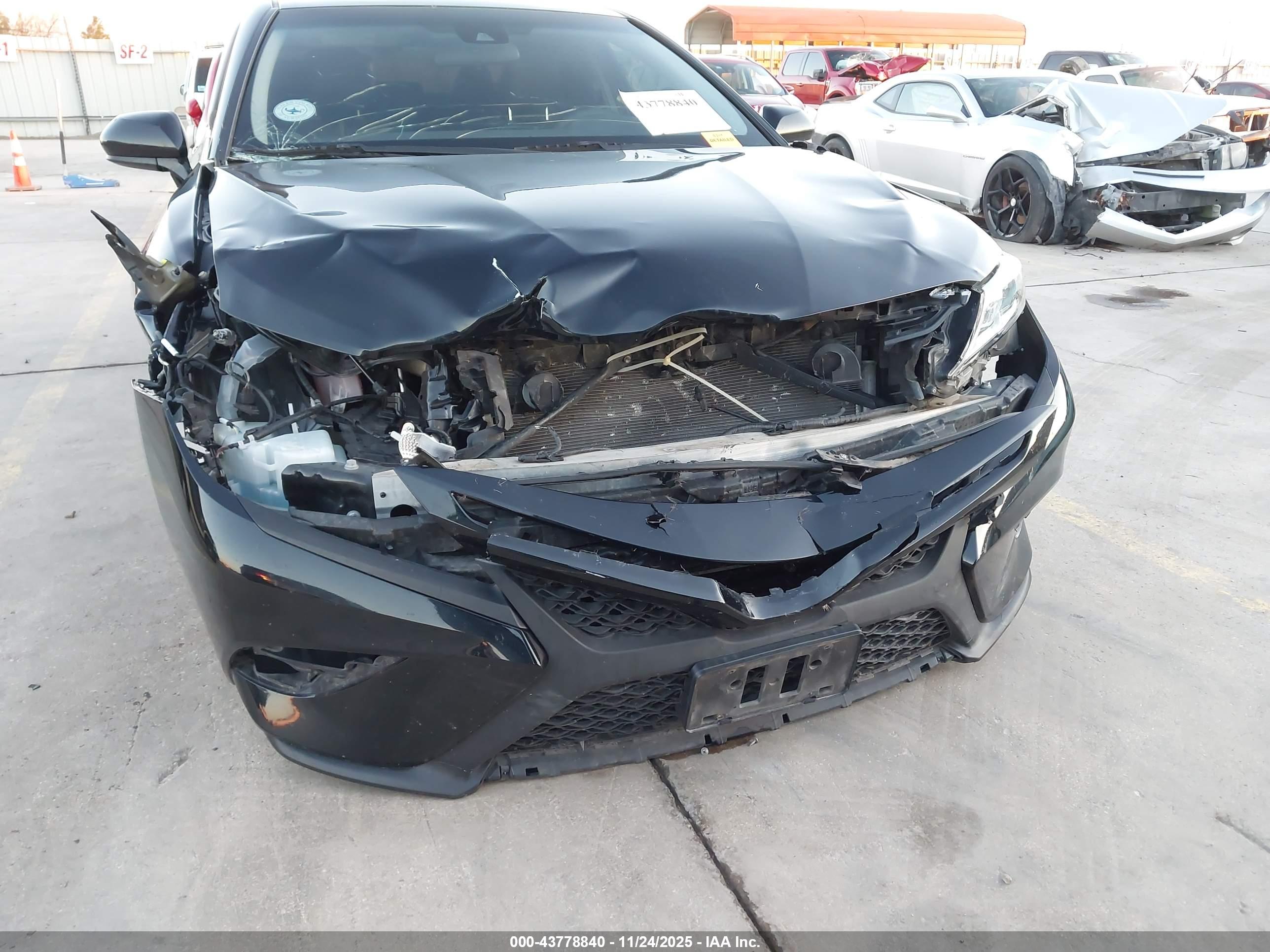 TOYOTA CAMRY image 6