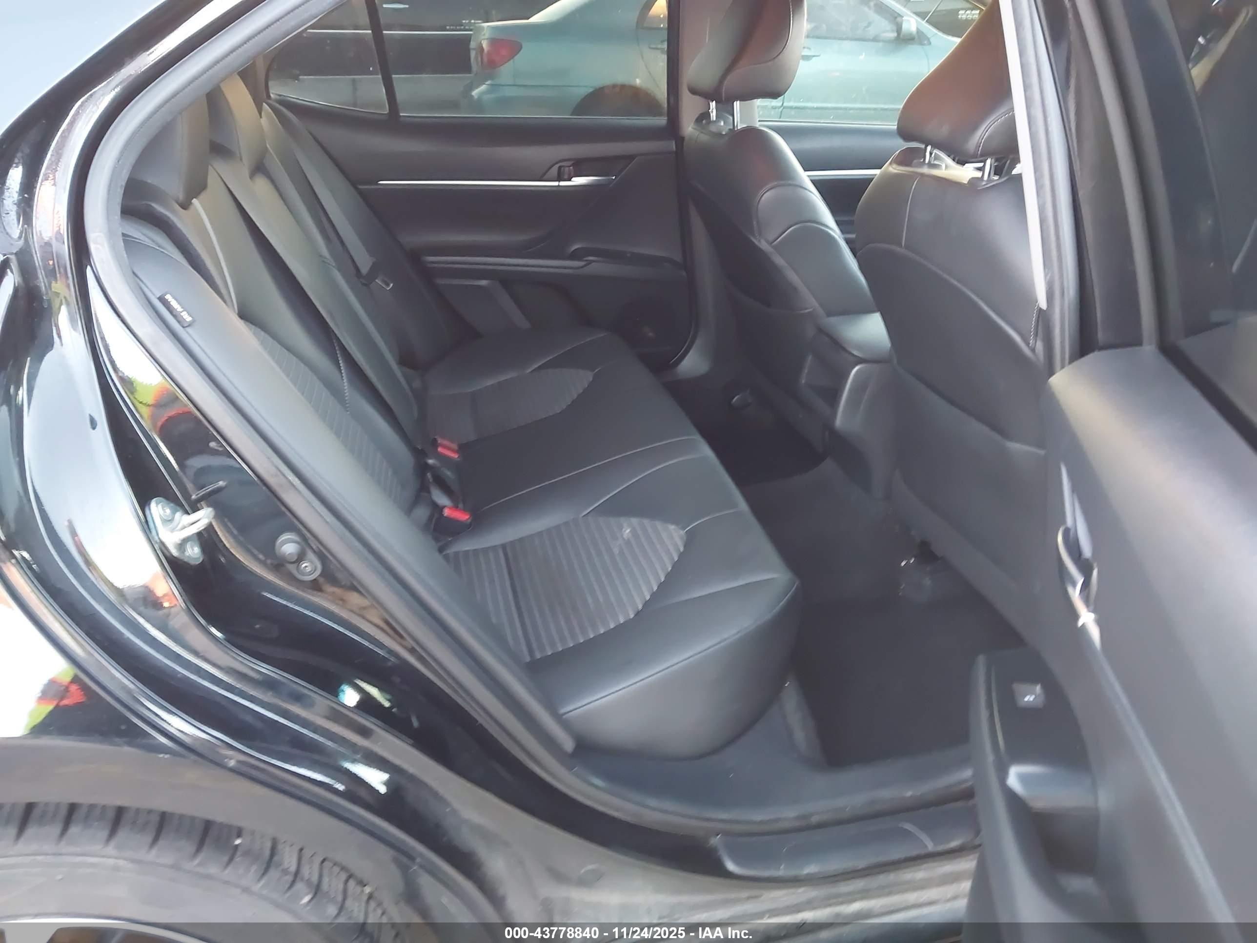 TOYOTA CAMRY image 8