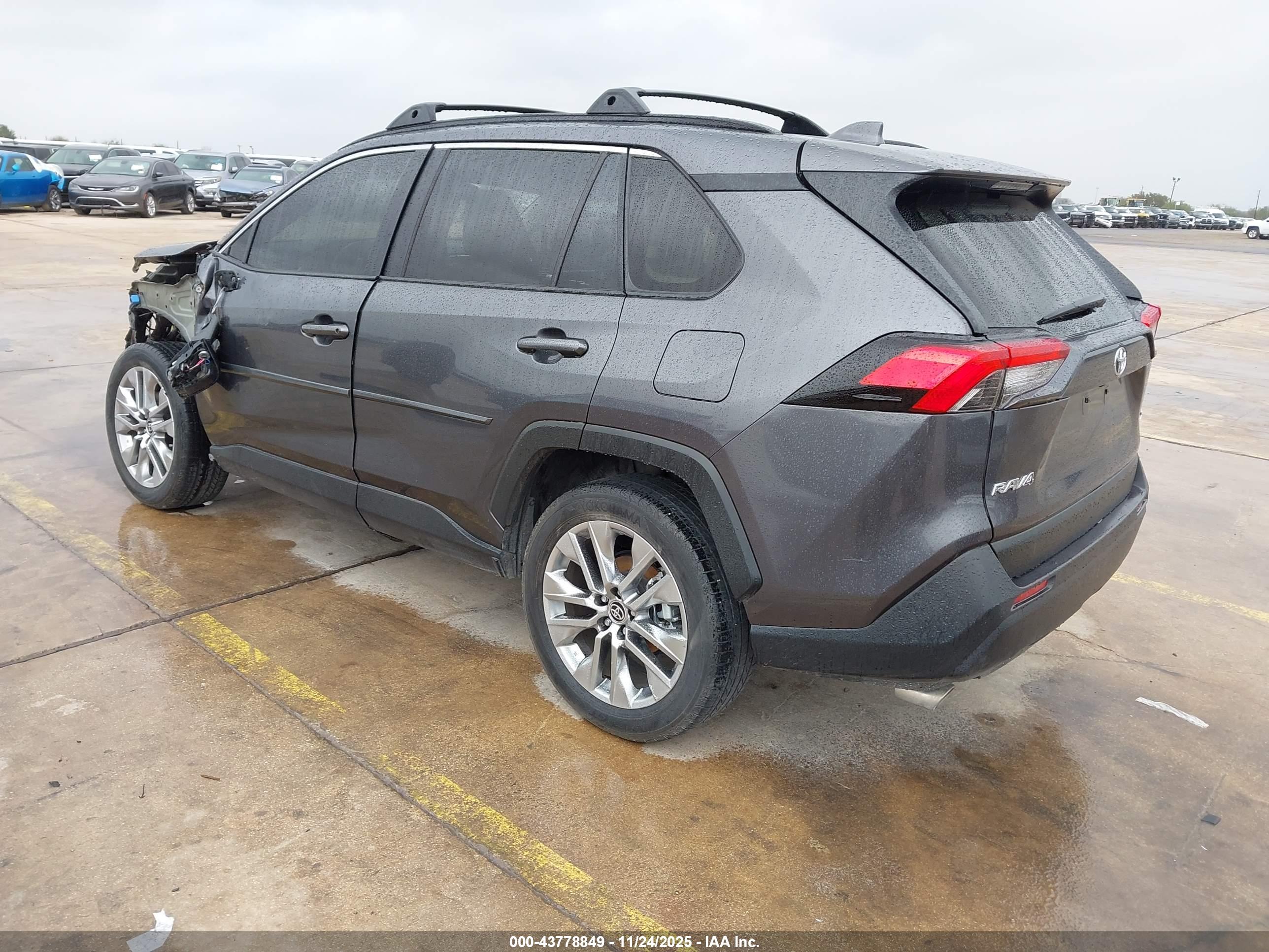 TOYOTA RAV4 image 3
