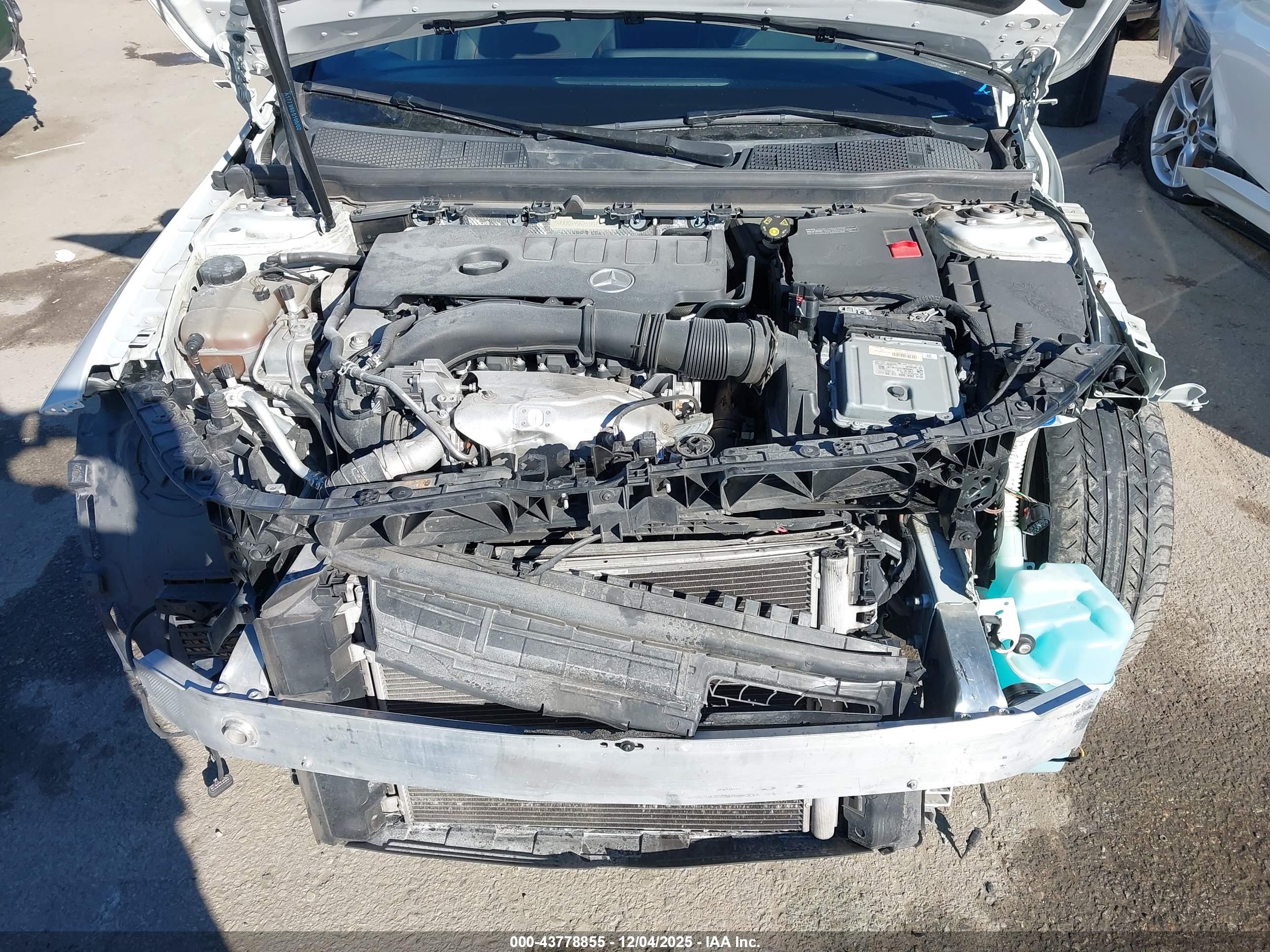 MERCEDES-BENZ CLA image 10