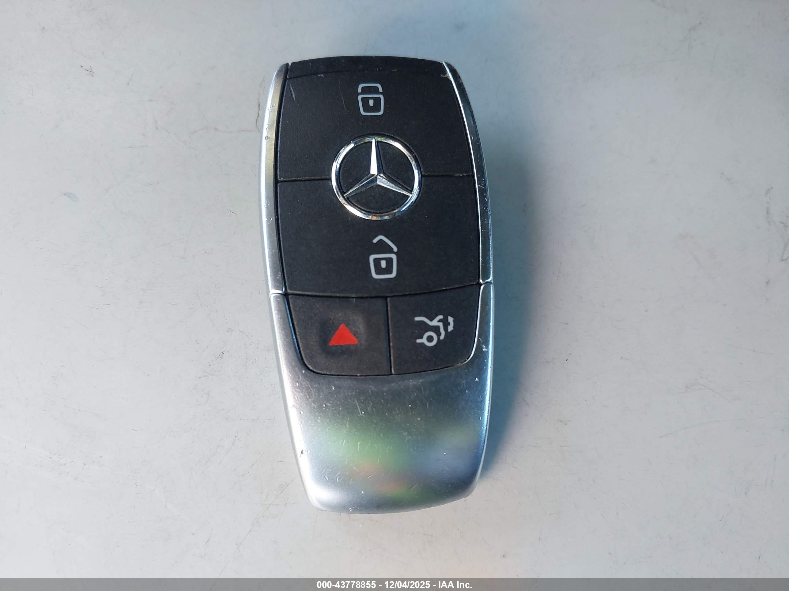 MERCEDES-BENZ CLA image 11