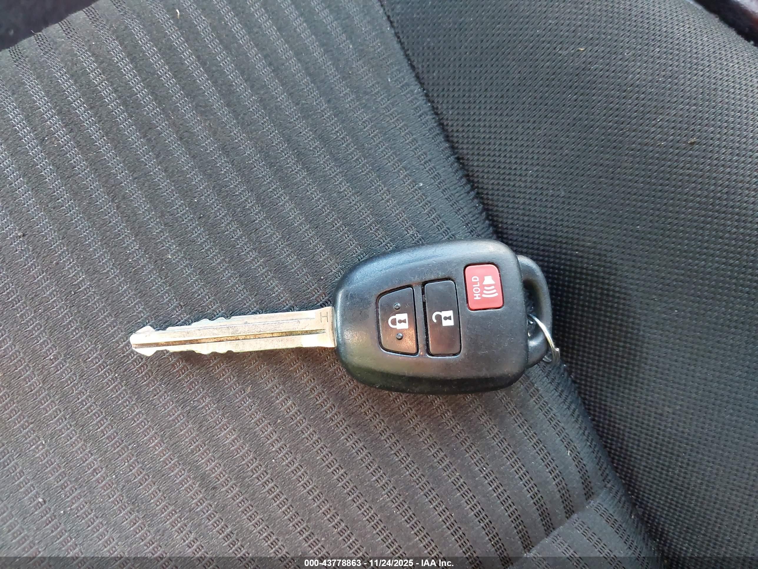 TOYOTA RAV4 image 11