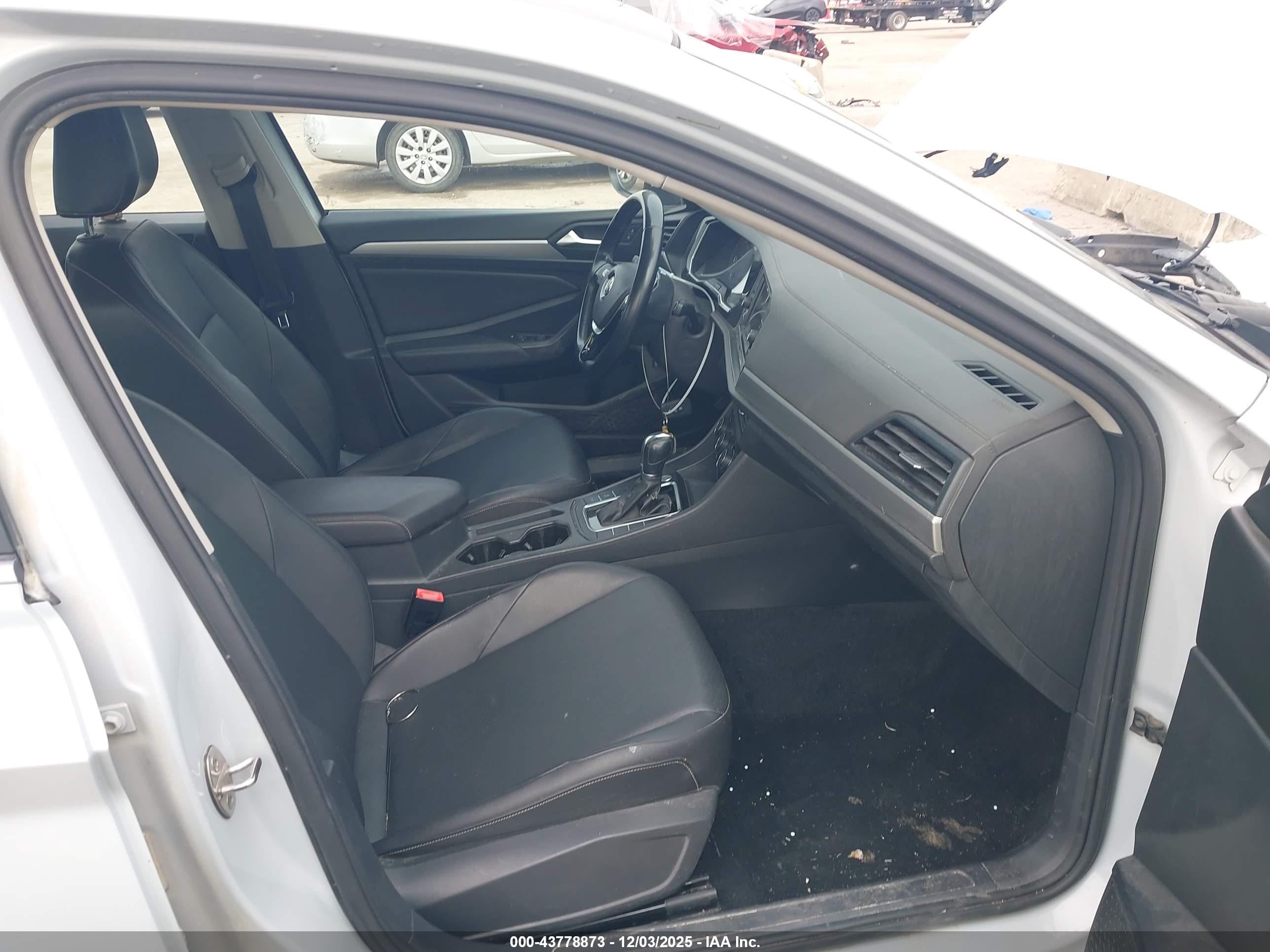 VOLKSWAGEN JETTA image 5