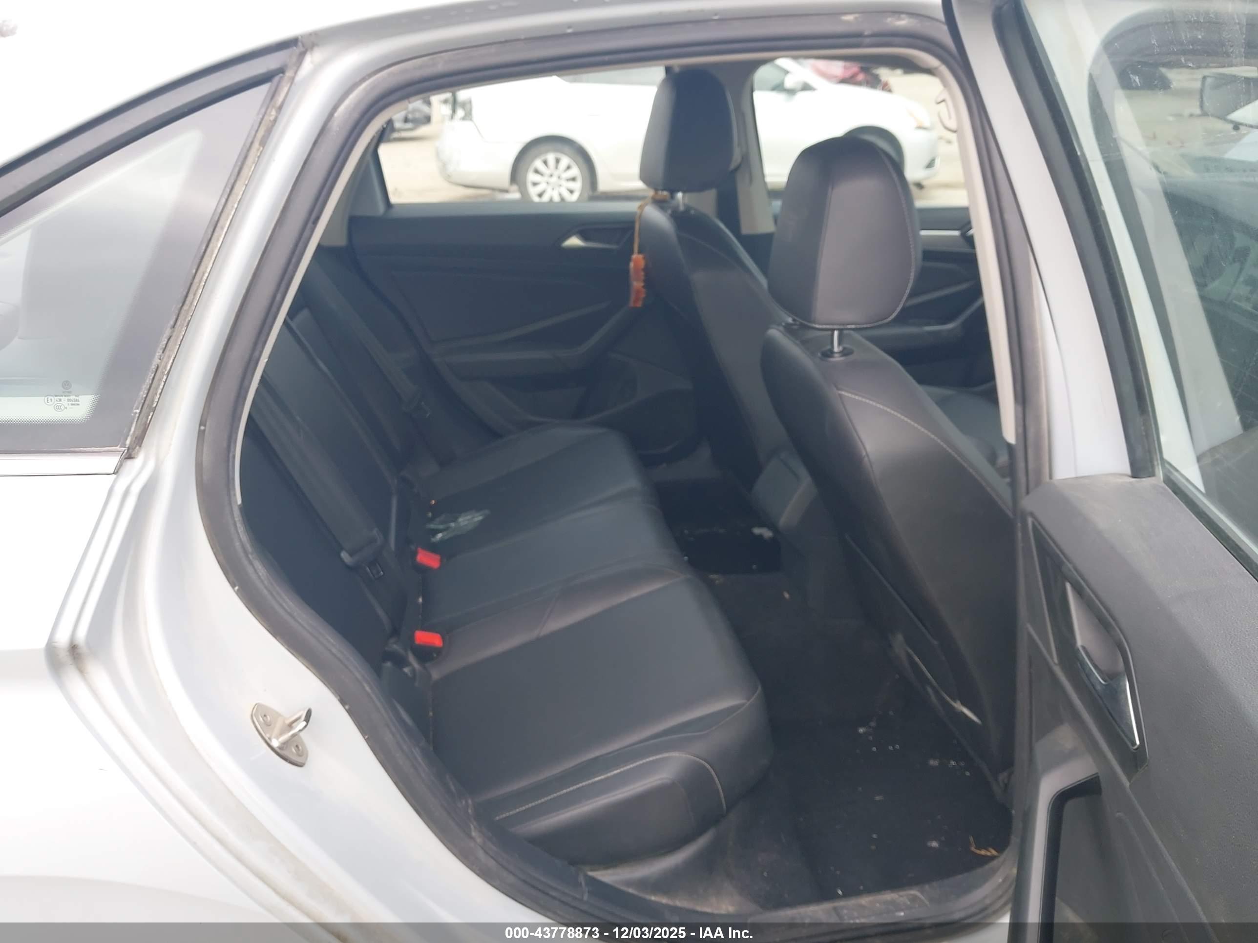 VOLKSWAGEN JETTA image 8