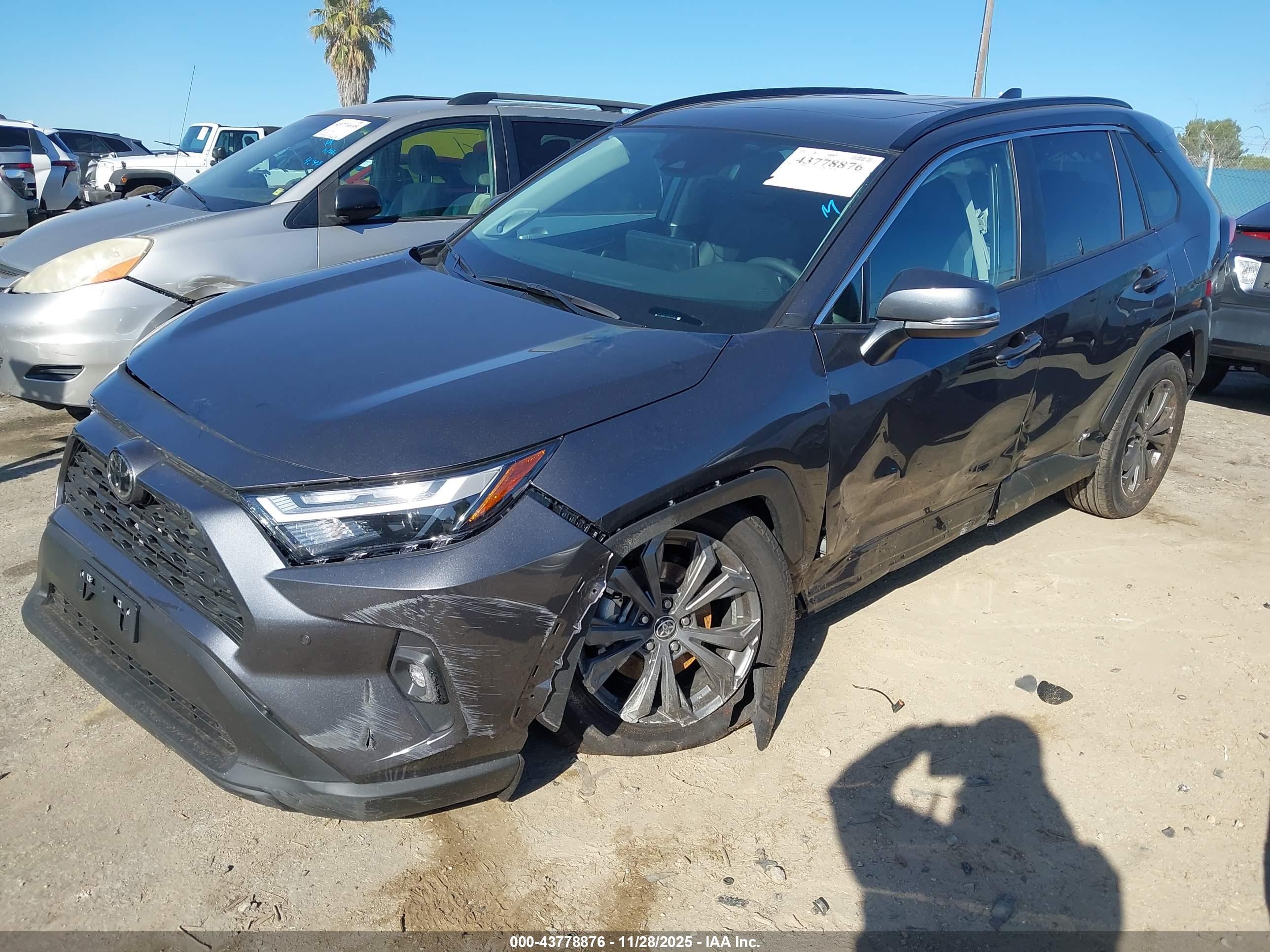 TOYOTA RAV4 image 2