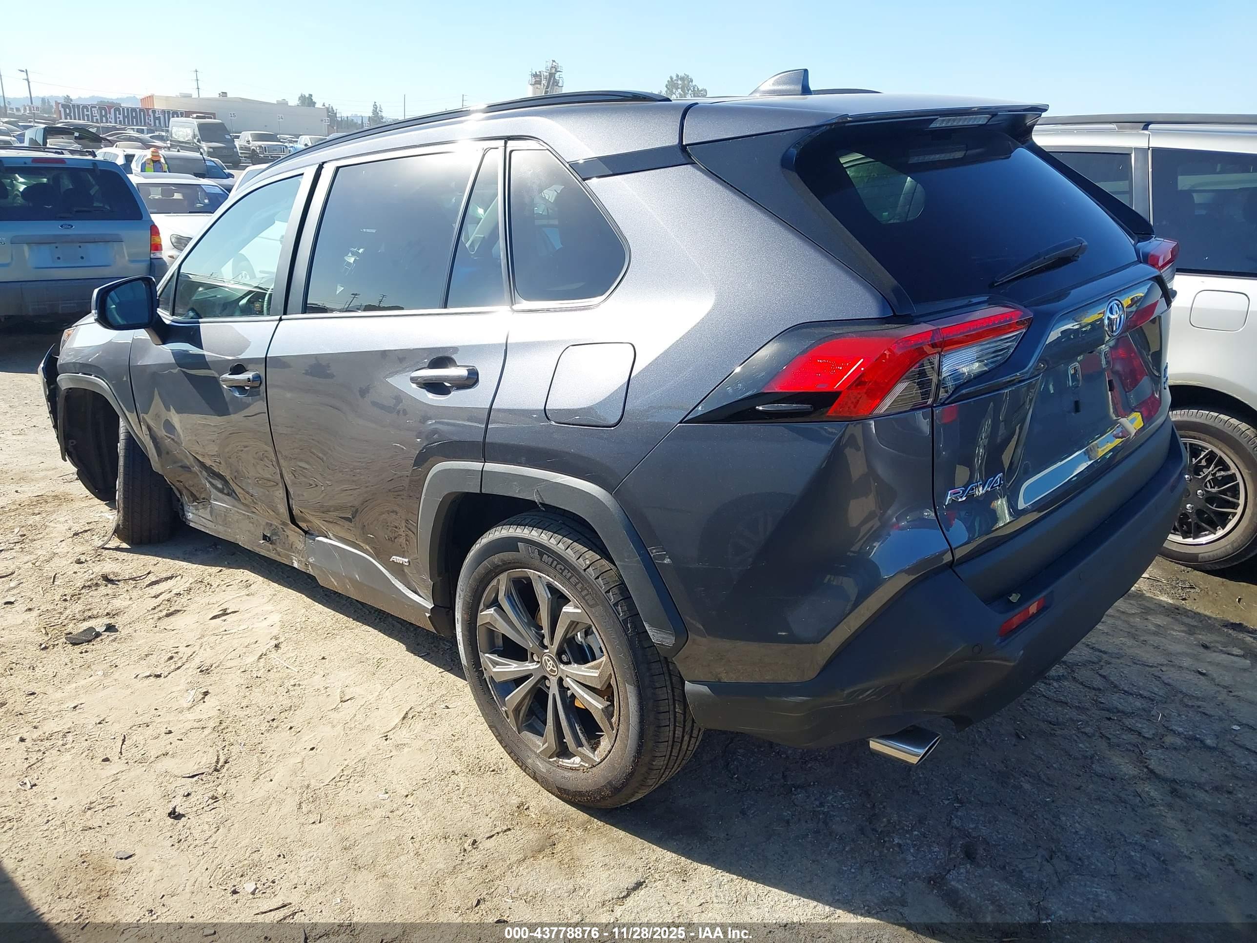 TOYOTA RAV4 image 3