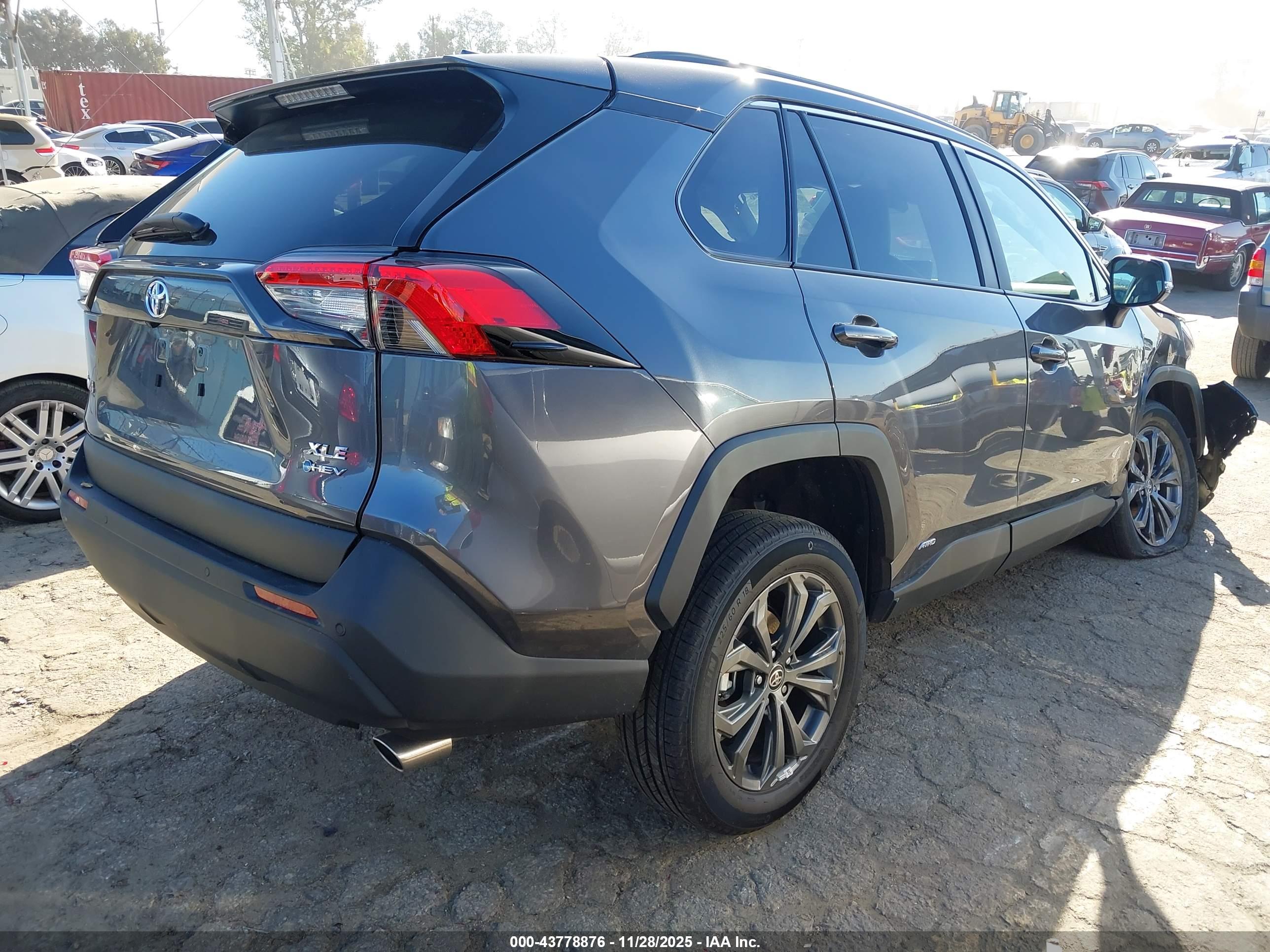 TOYOTA RAV4 image 4