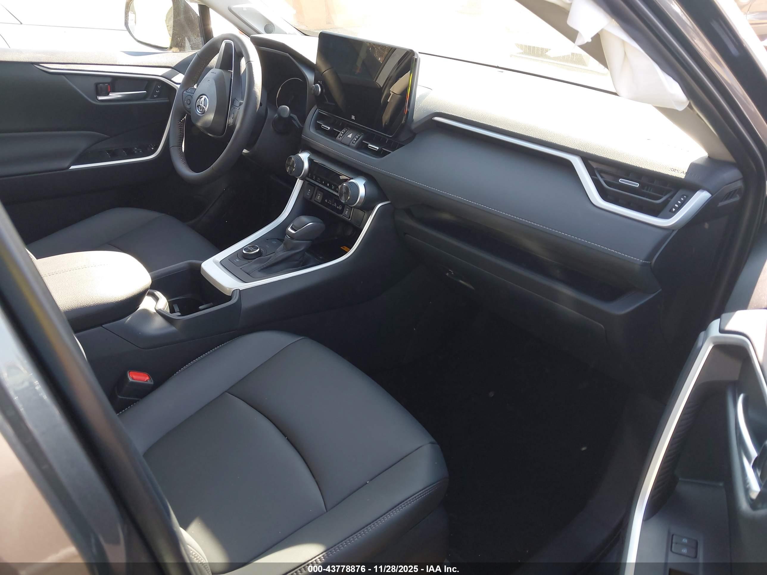 TOYOTA RAV4 image 5