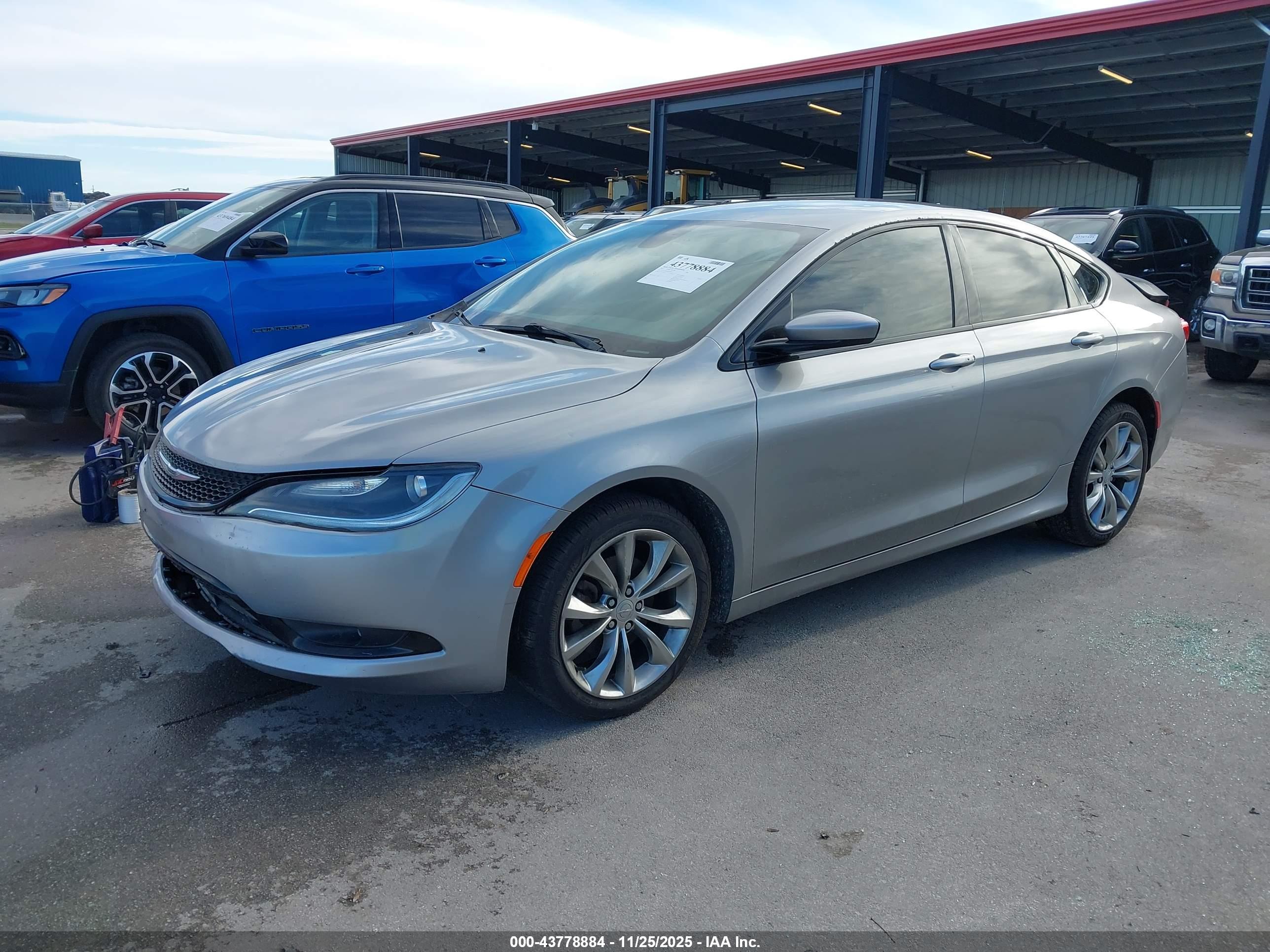 CHRYSLER 200 image 2
