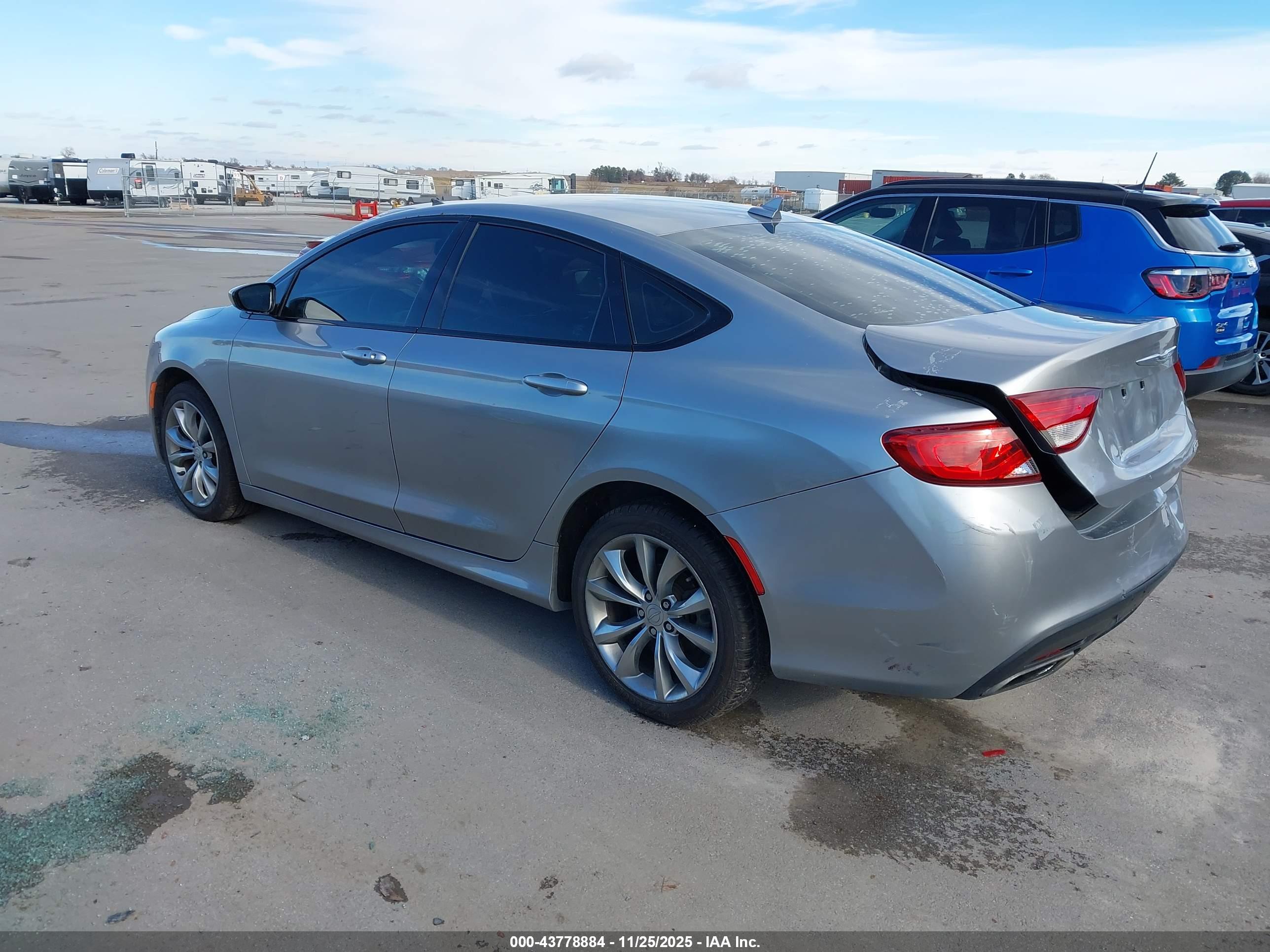 CHRYSLER 200 image 3
