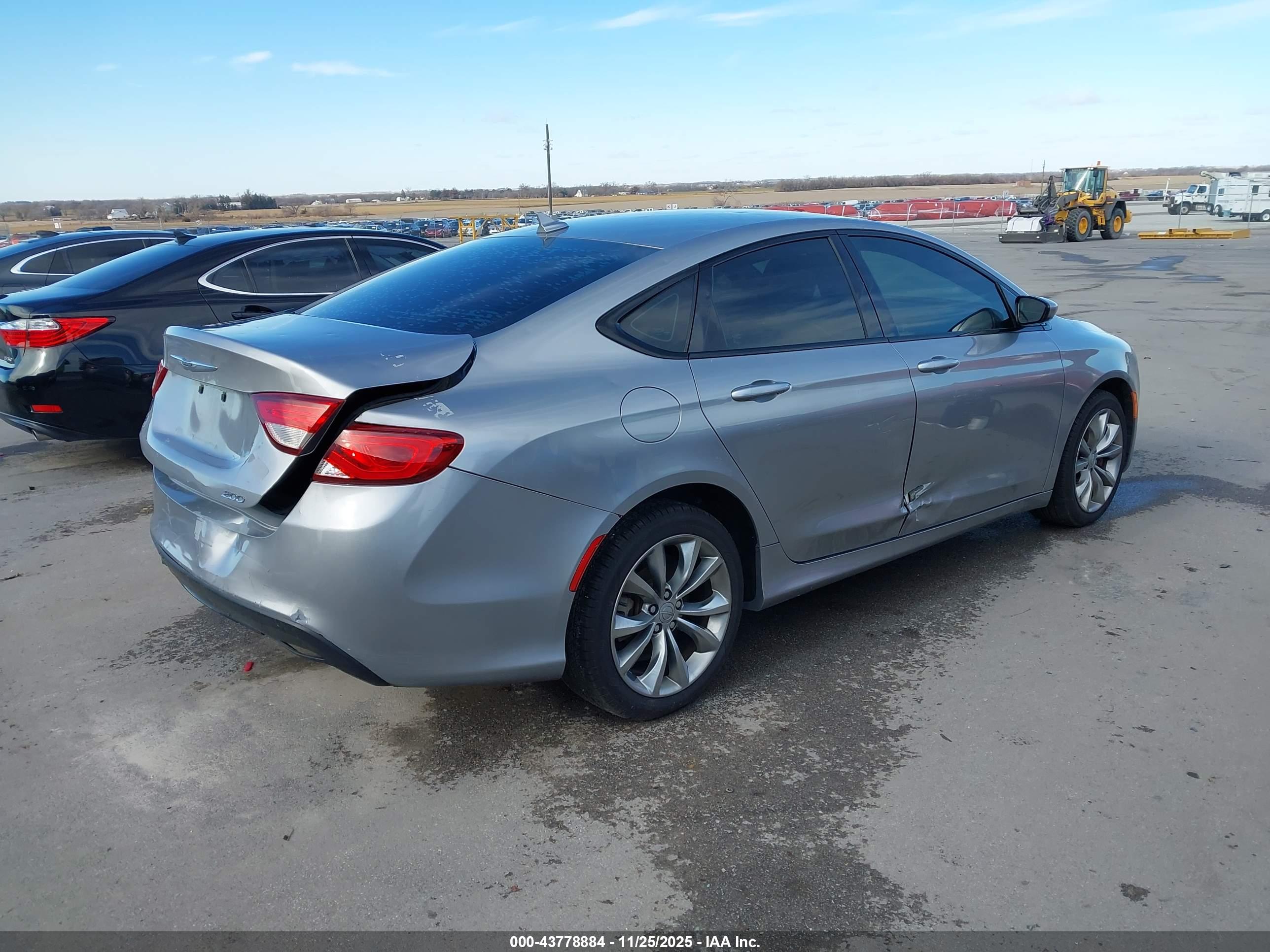 CHRYSLER 200 image 4
