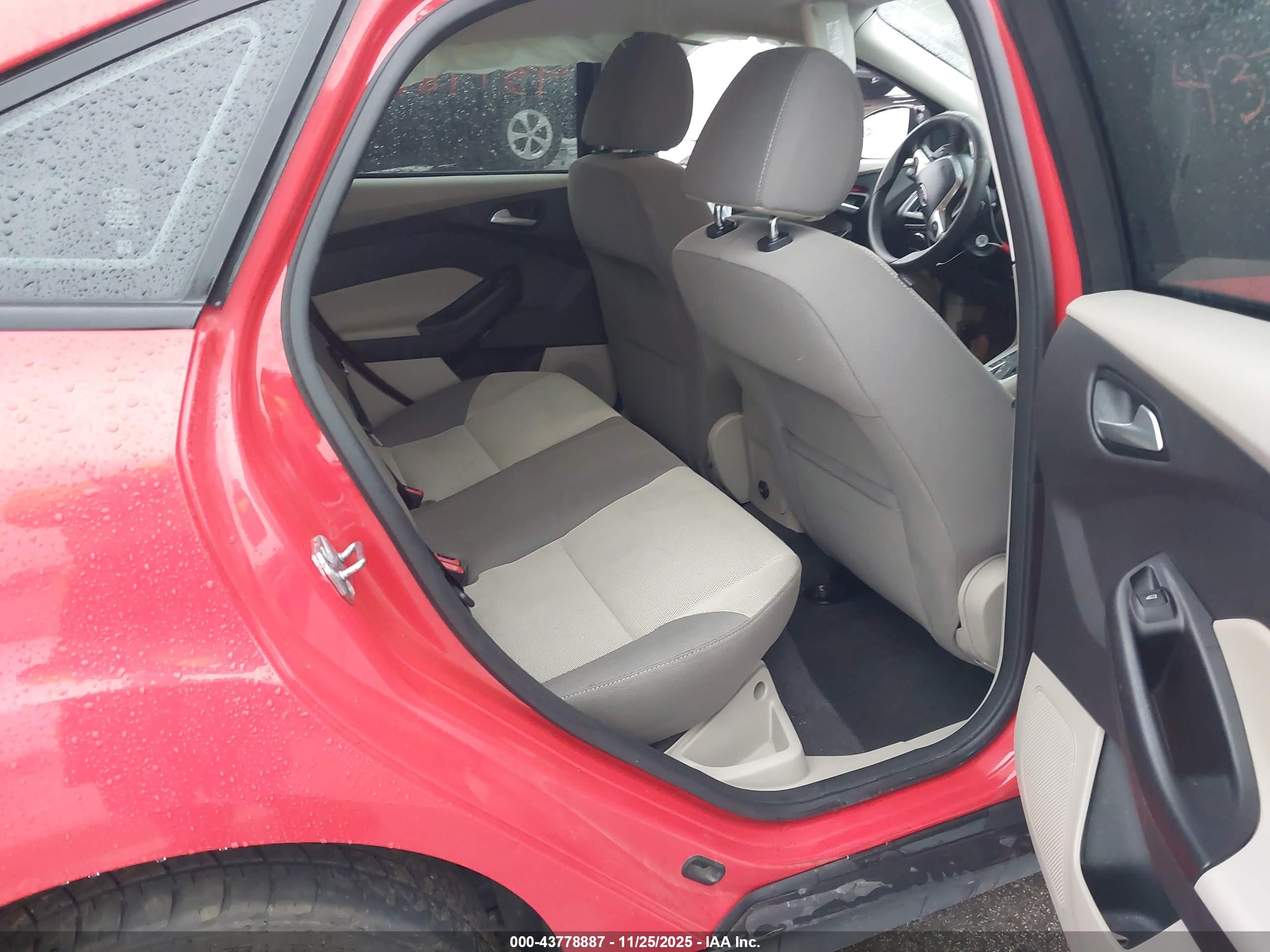 FORD FOCUS image 8