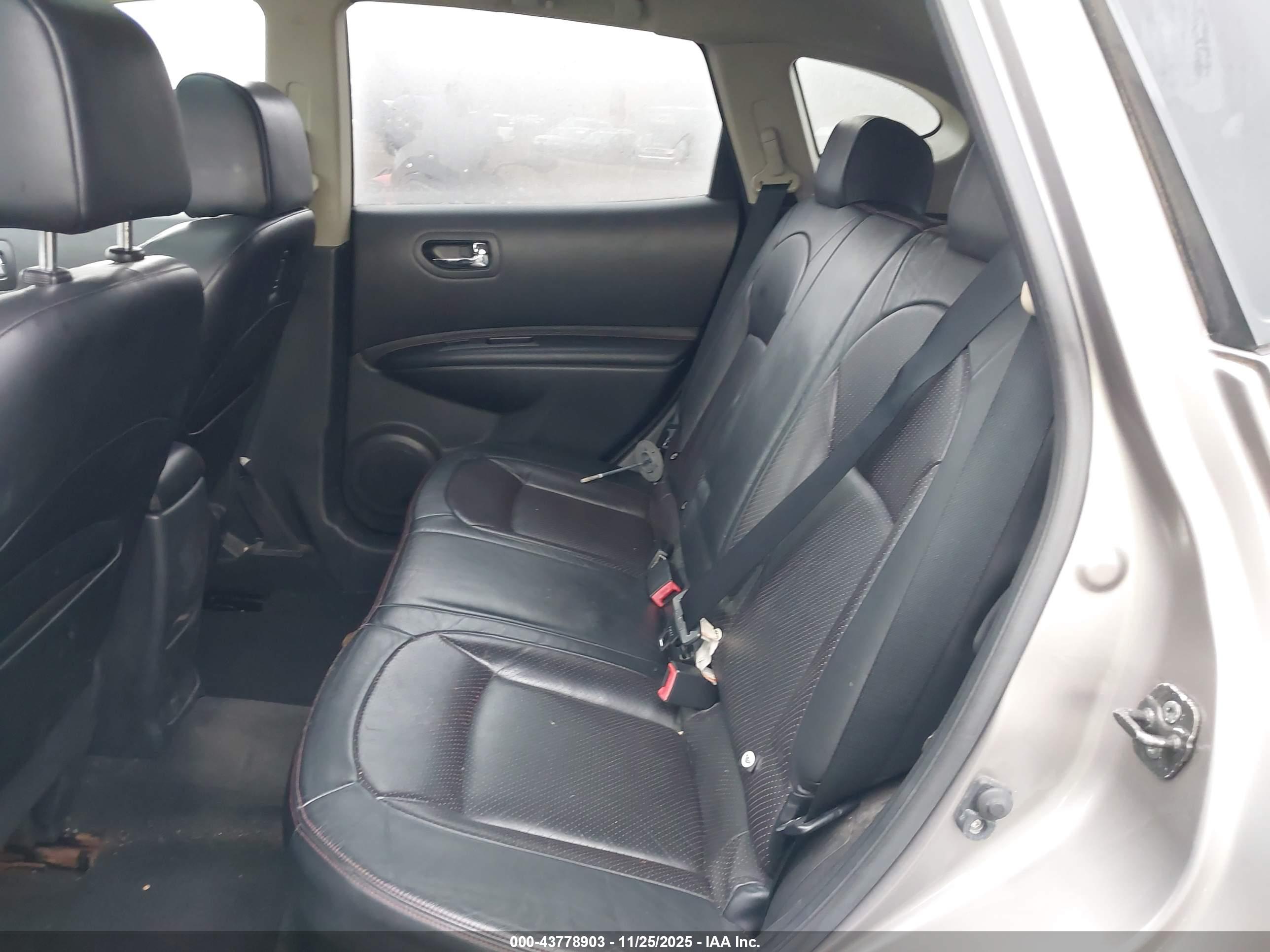 NISSAN ROGUE image 8