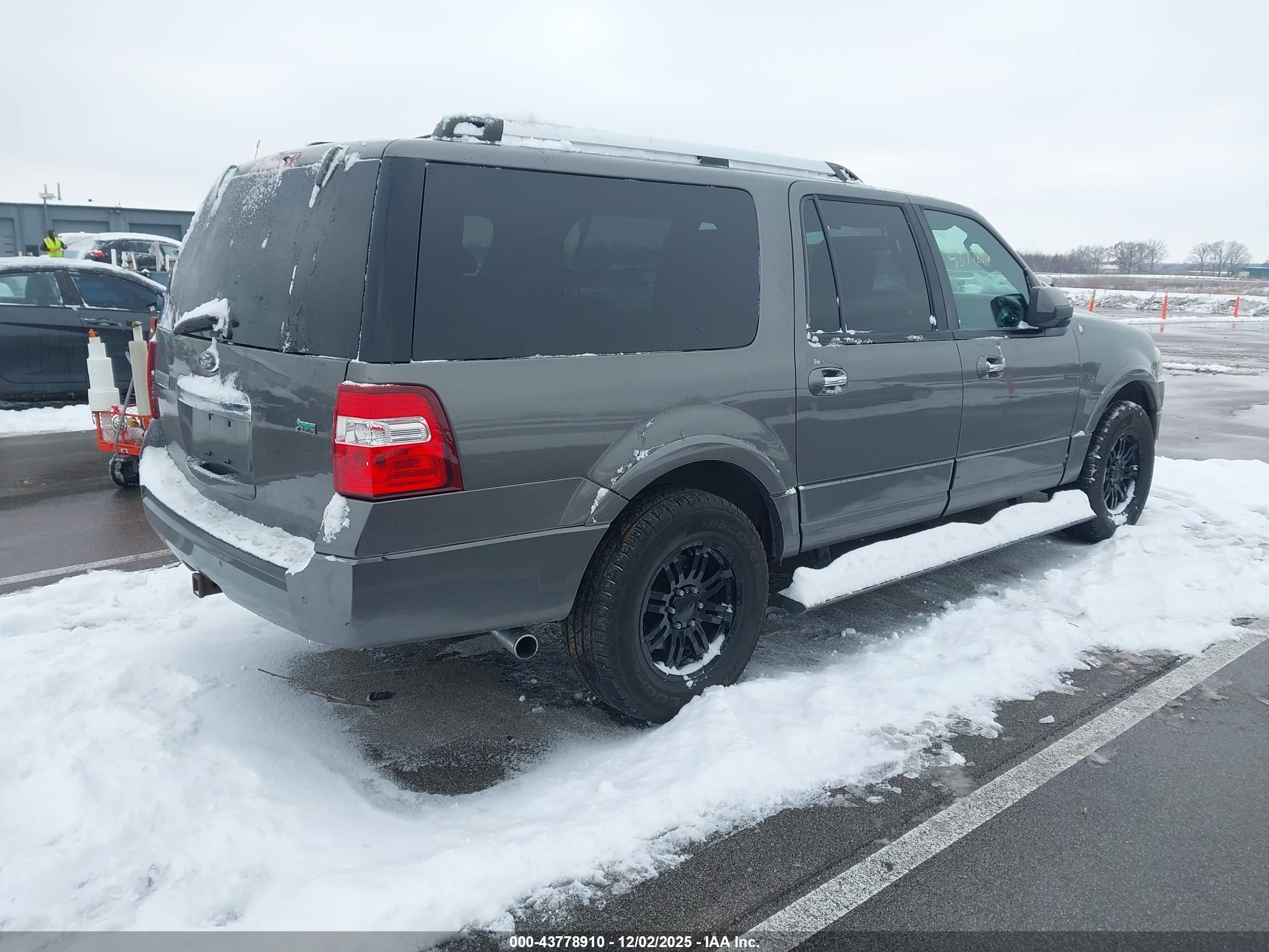 FORD EXPEDITION image 4