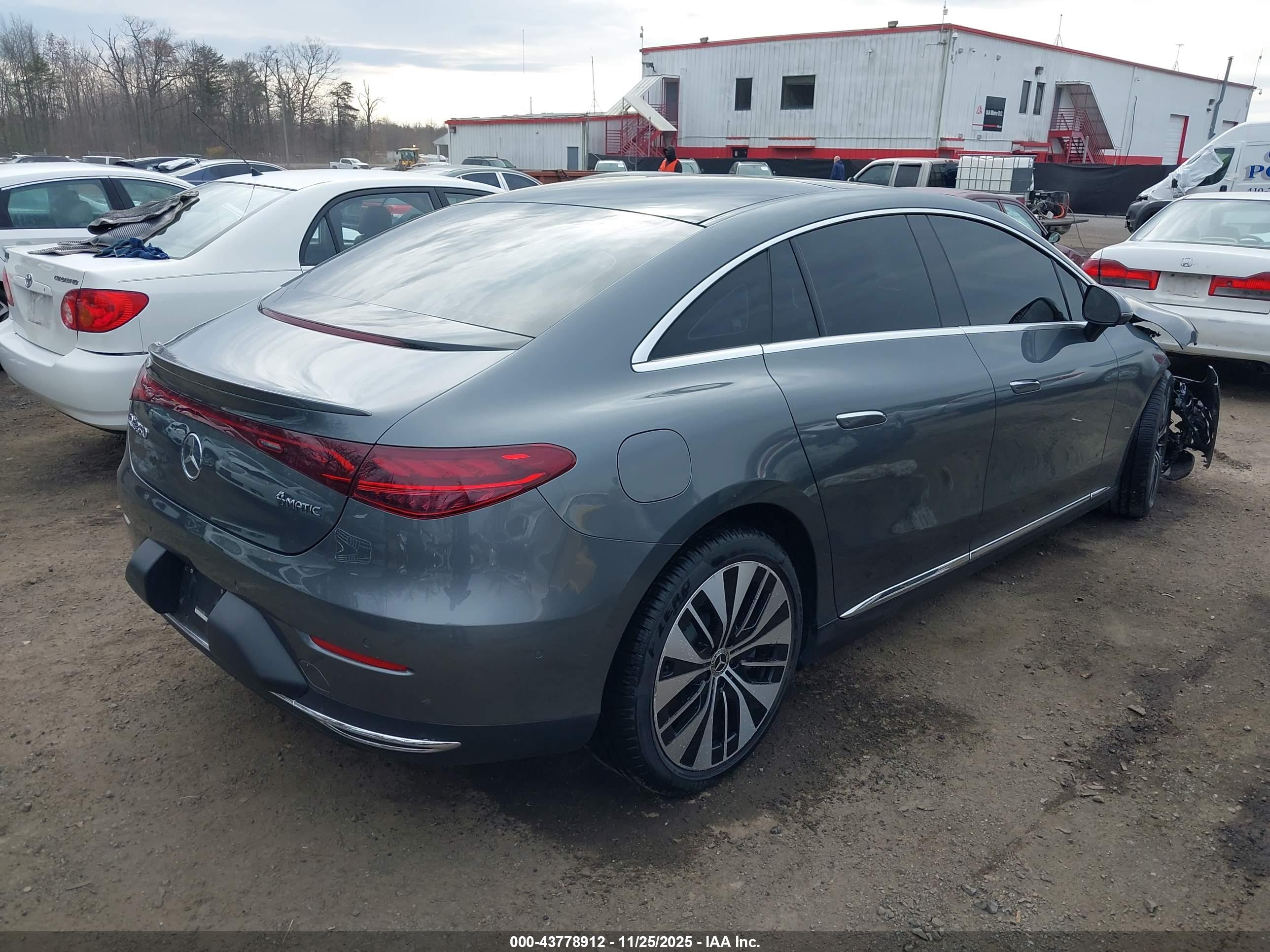 MERCEDES-BENZ EQE image 4