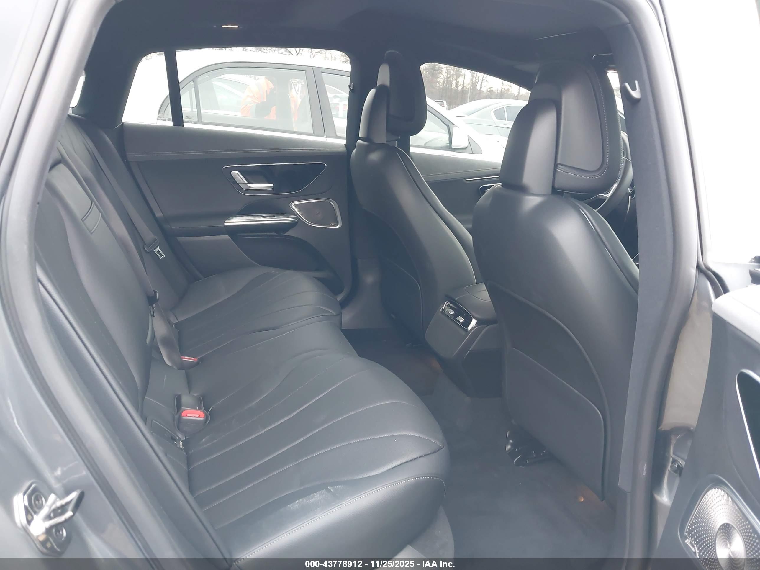 MERCEDES-BENZ EQE image 8