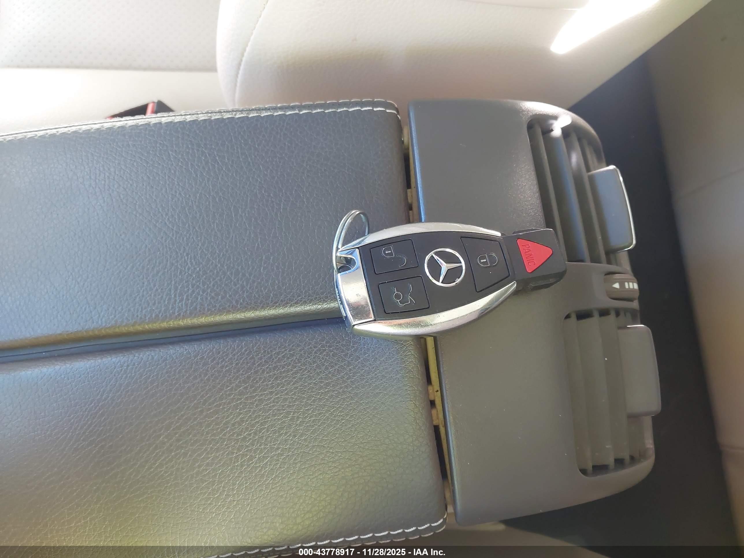 MERCEDES-BENZ GLK image 11