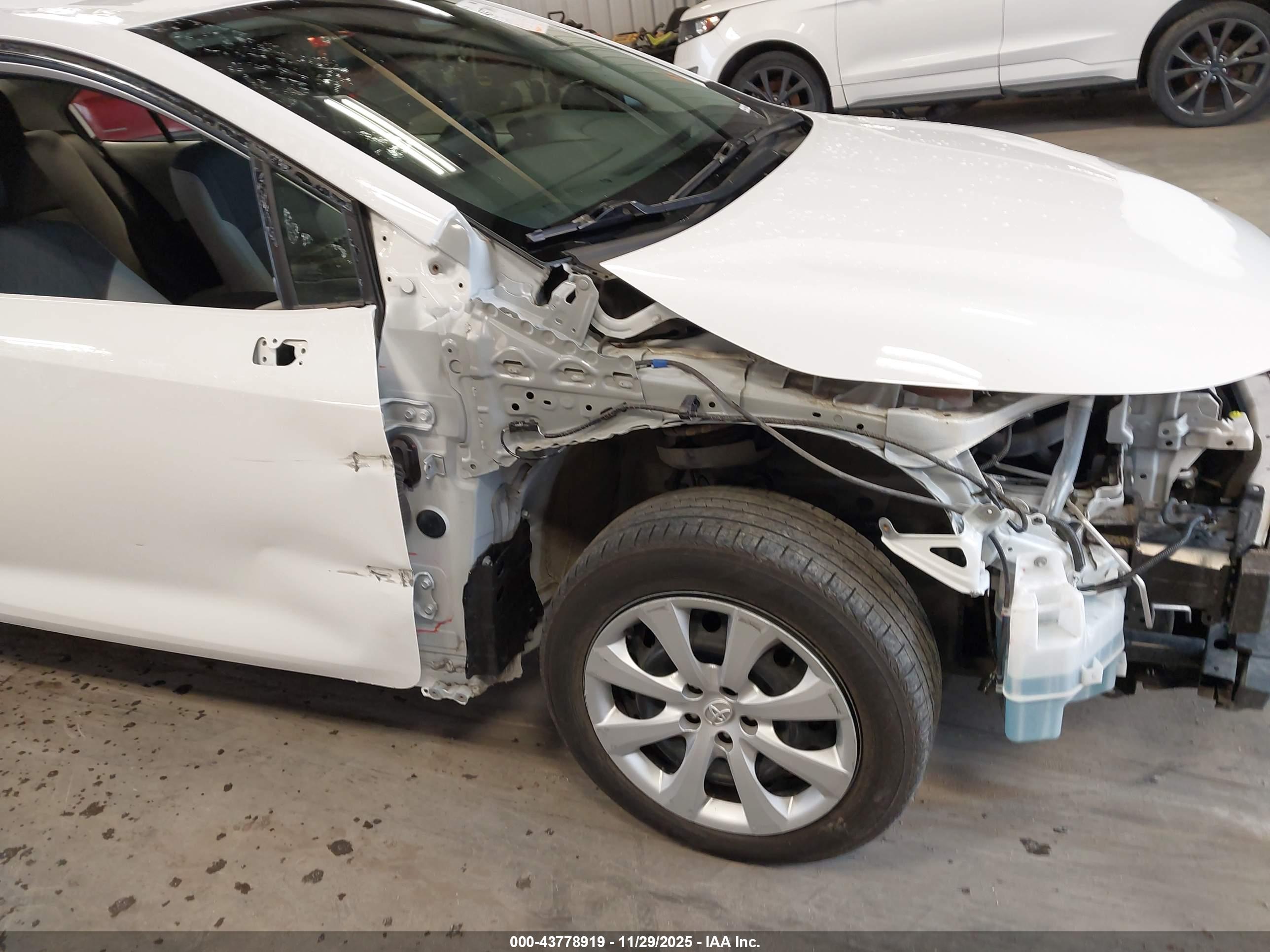 TOYOTA COROLLA image 6