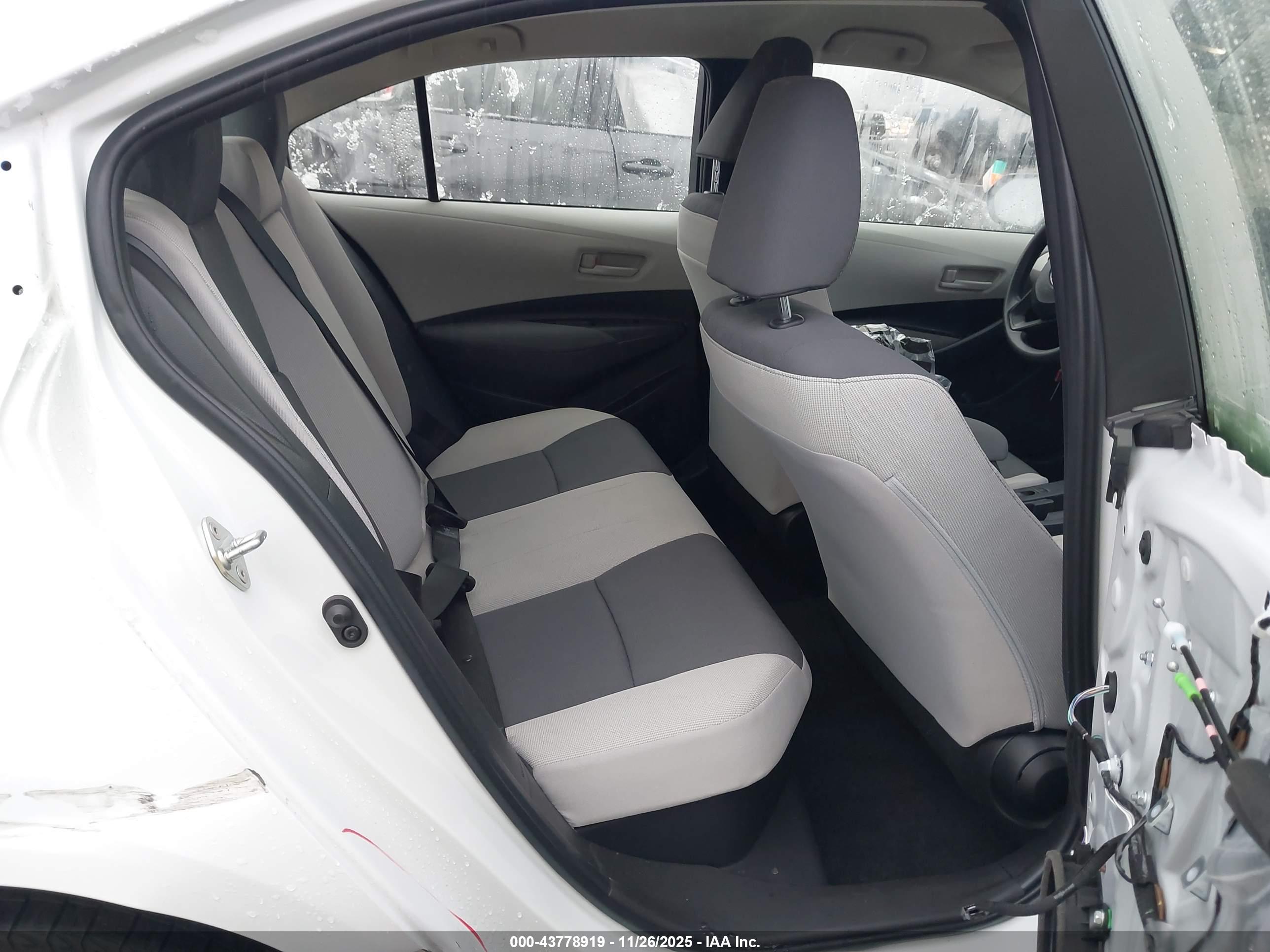 TOYOTA COROLLA image 8