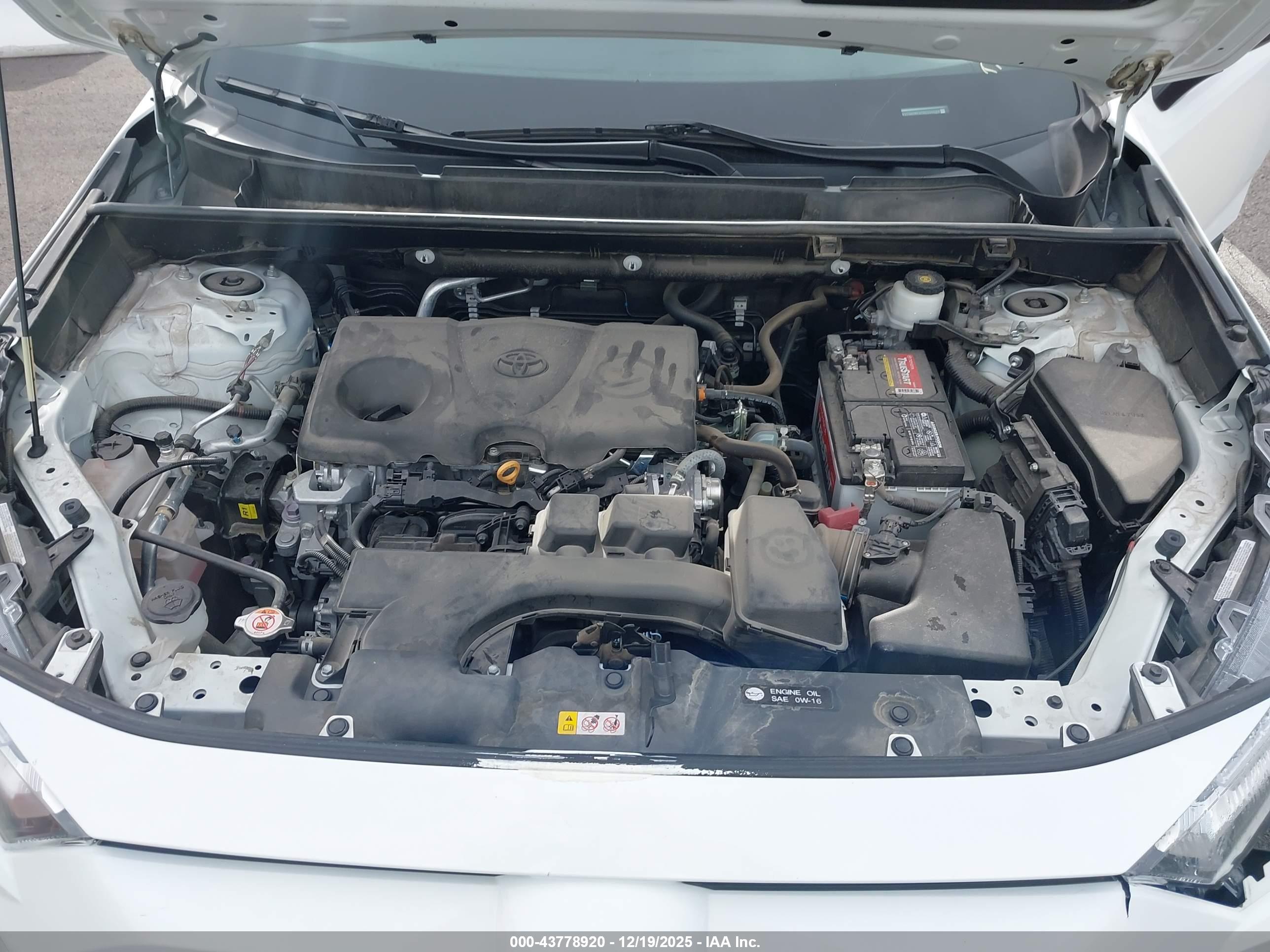 TOYOTA RAV4 image 10