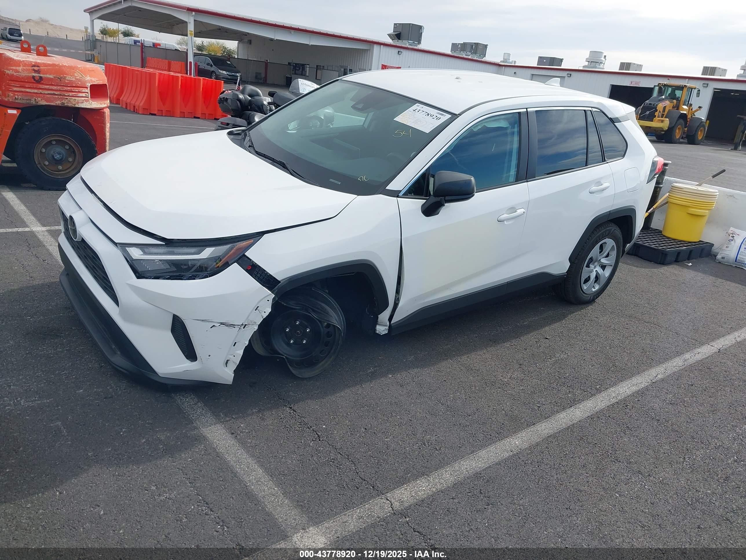 TOYOTA RAV4 image 2