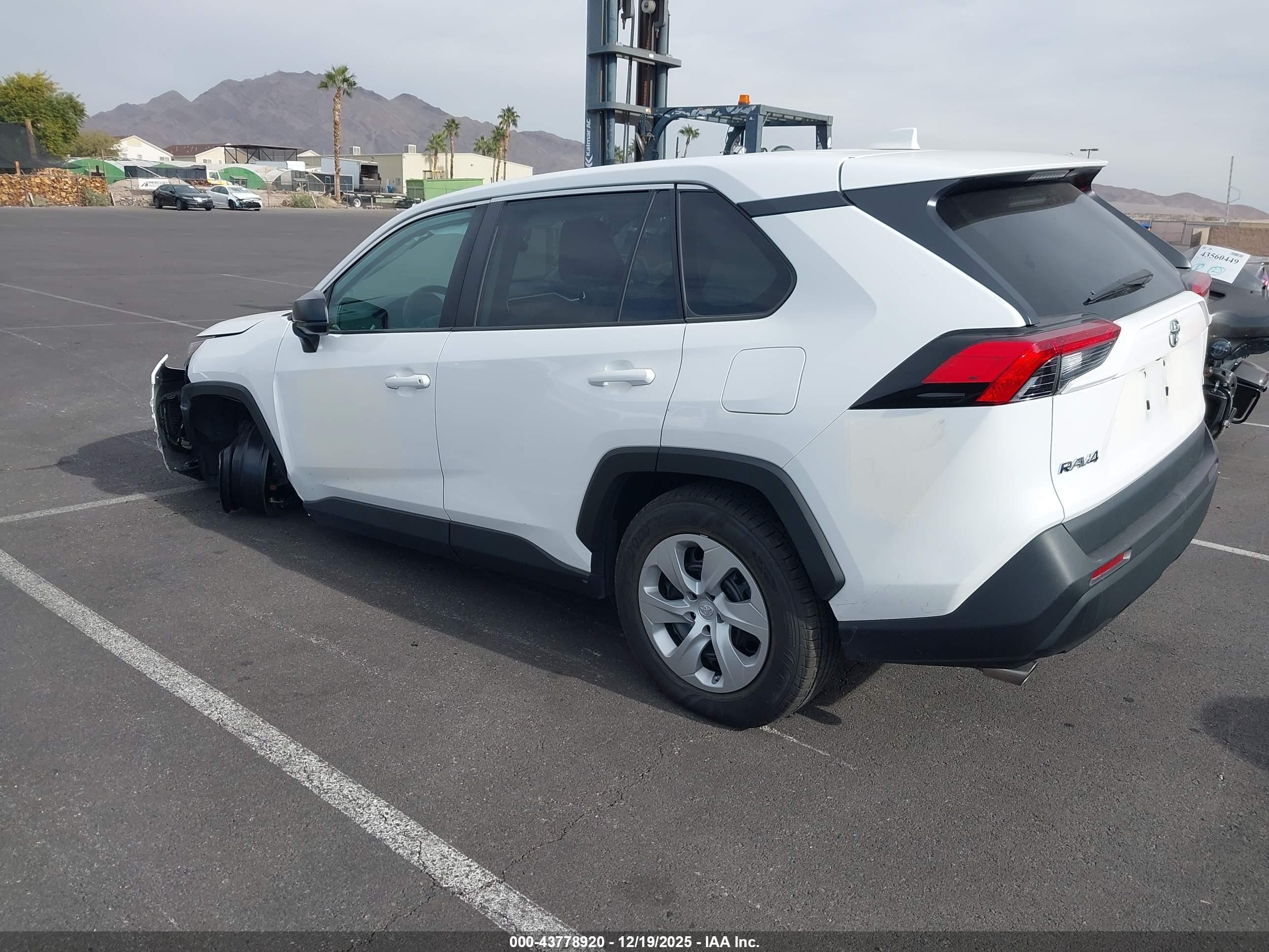 TOYOTA RAV4 image 3