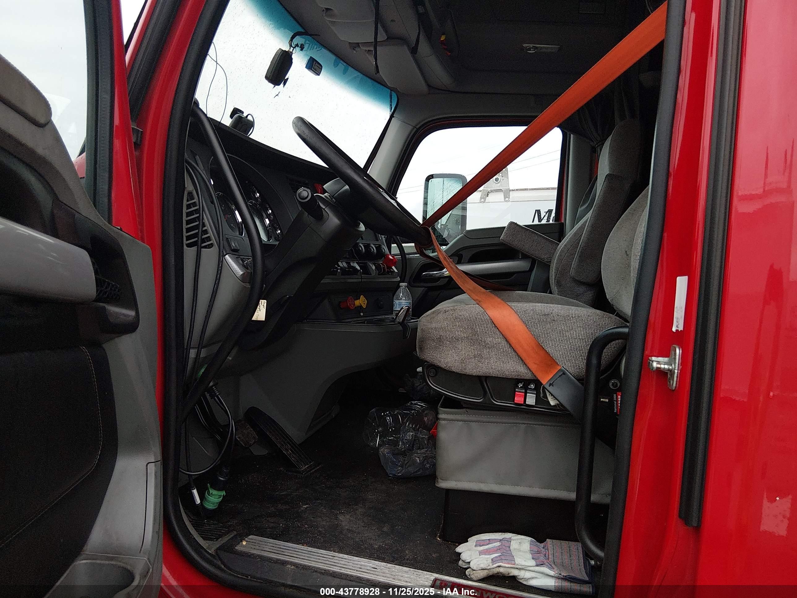 KENWORTH T680 image 8