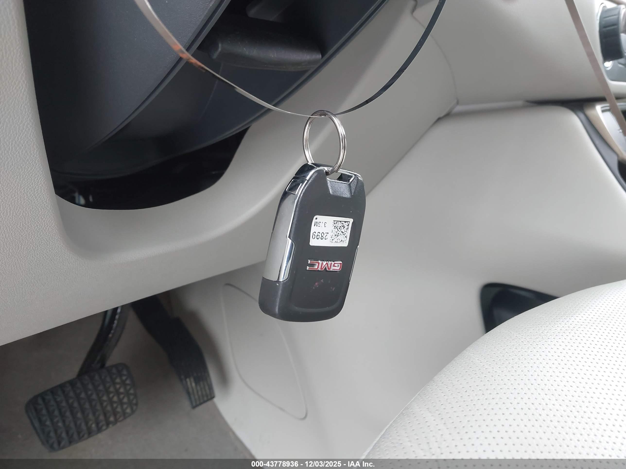 GMC TERRAIN image 11