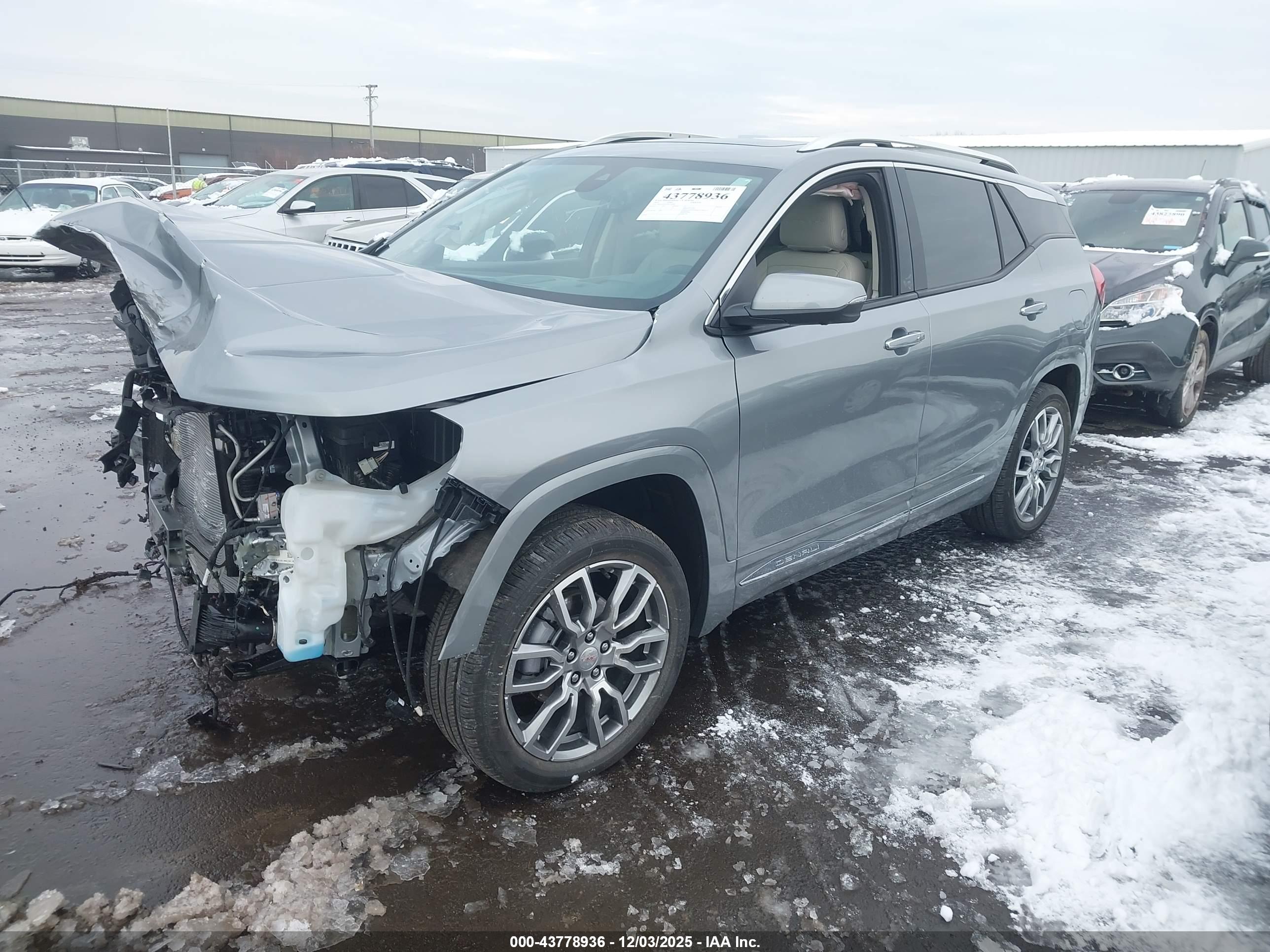 GMC TERRAIN image 2