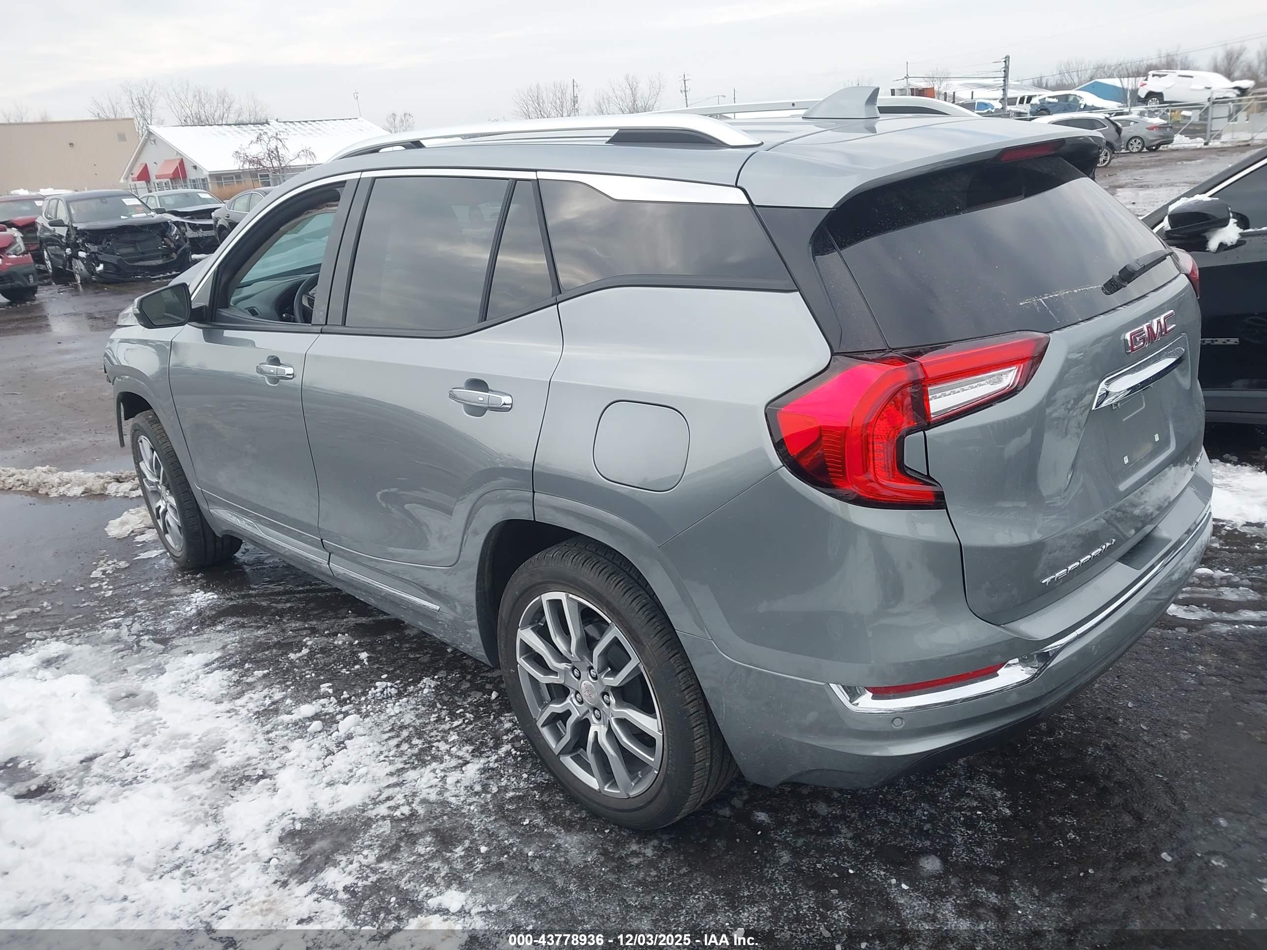 GMC TERRAIN image 3