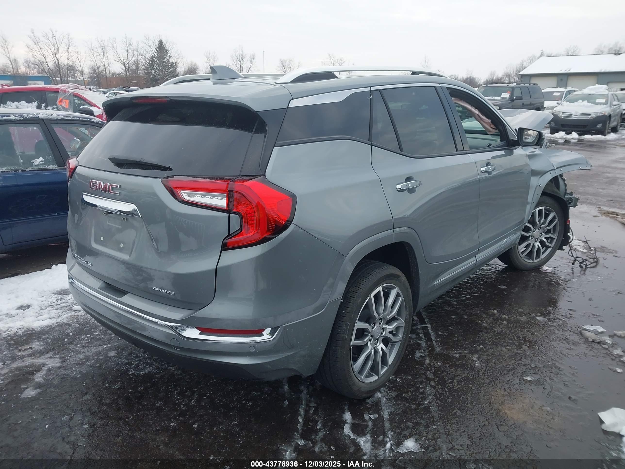GMC TERRAIN image 4