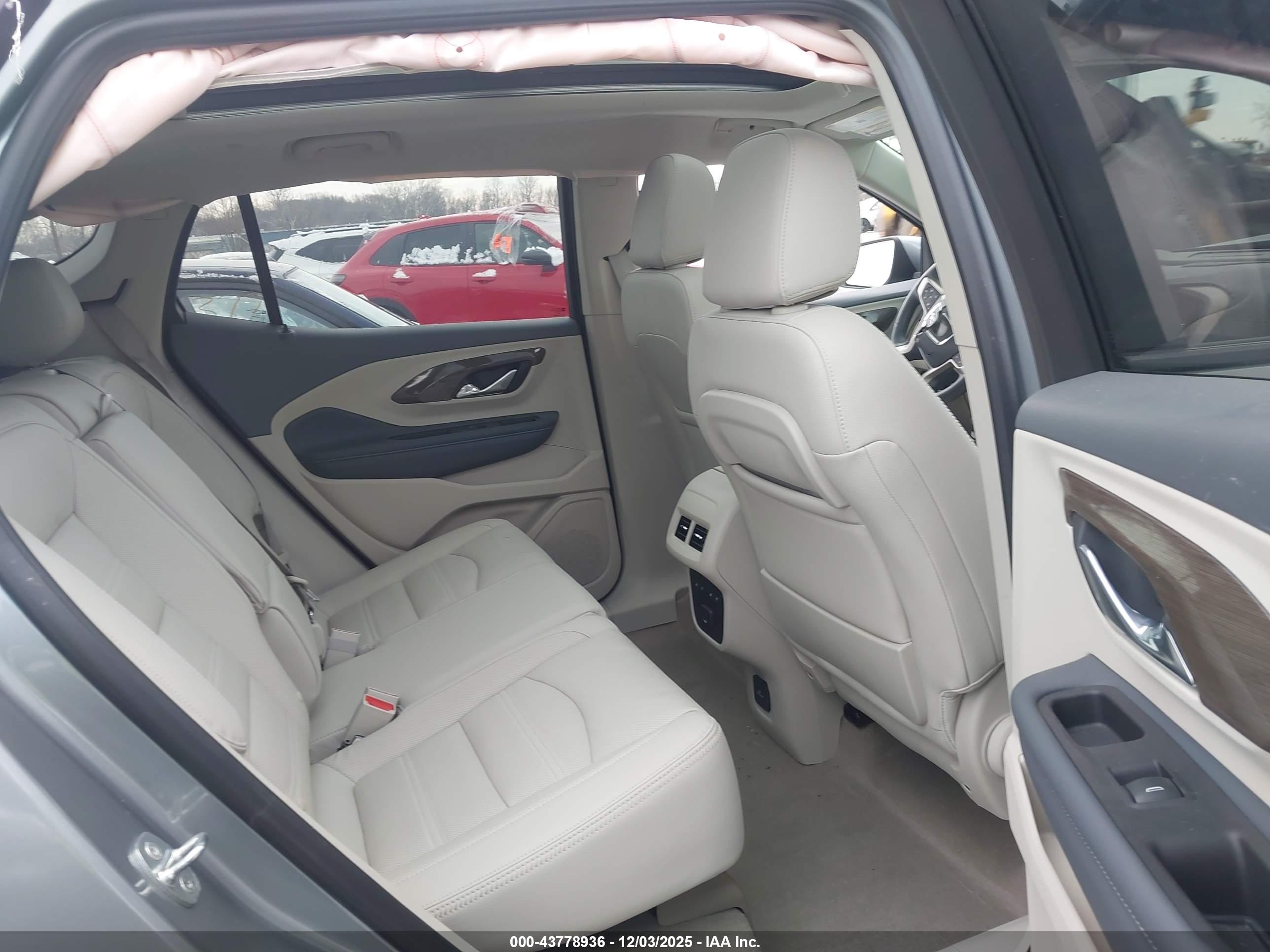 GMC TERRAIN image 8