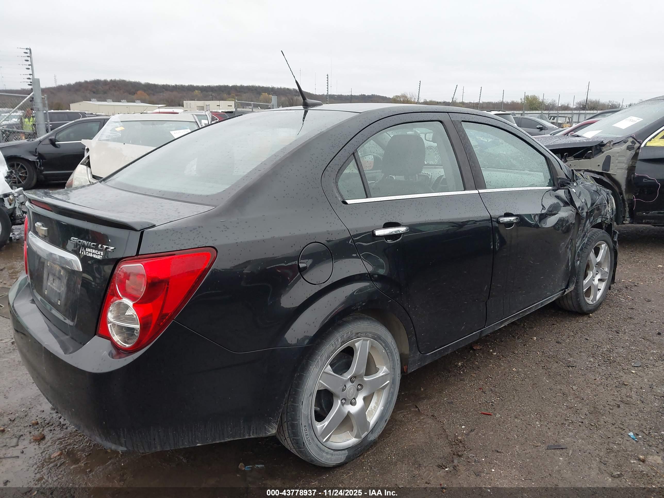 CHEVROLET SONIC image 4