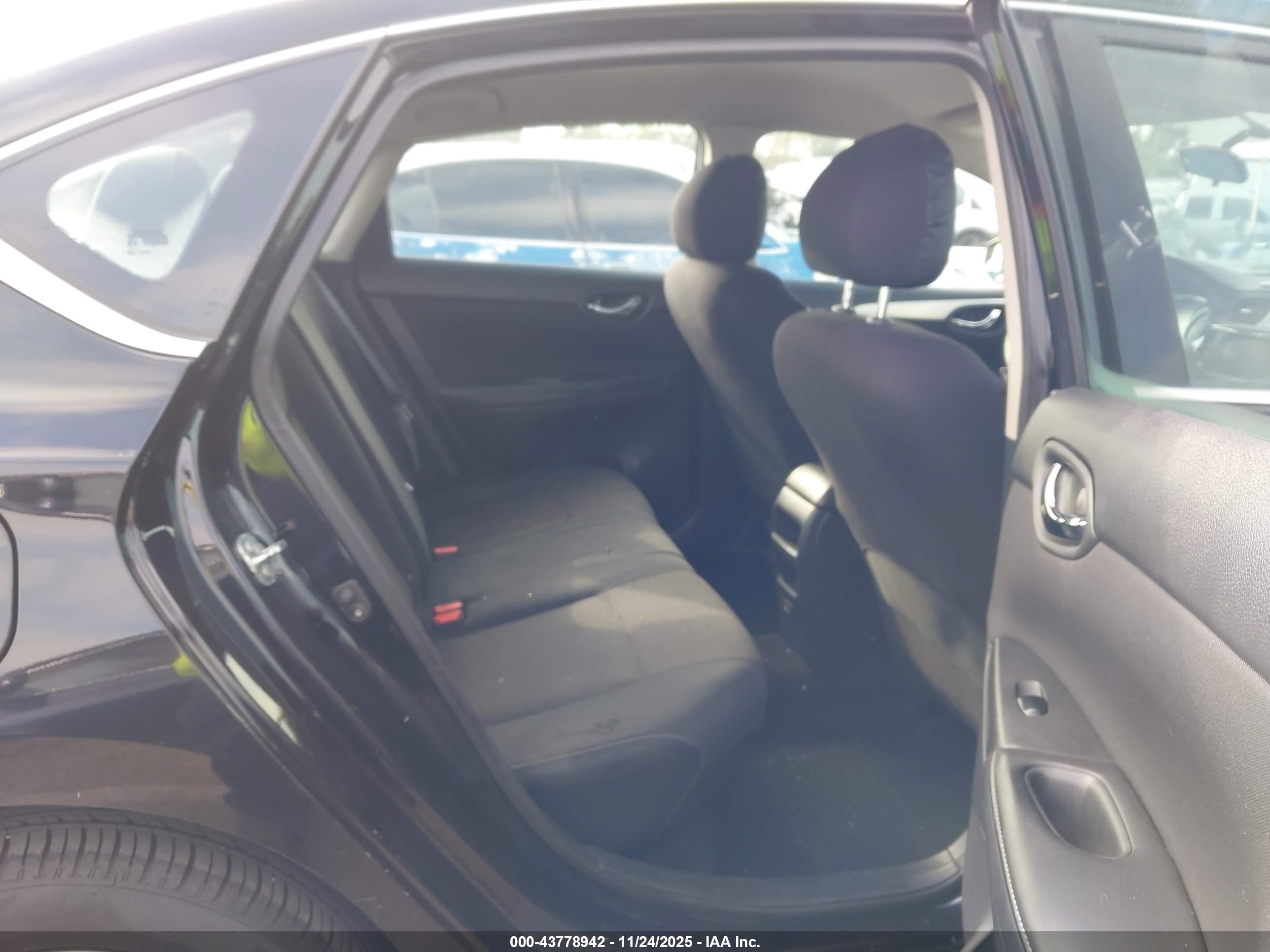 NISSAN SENTRA image 8