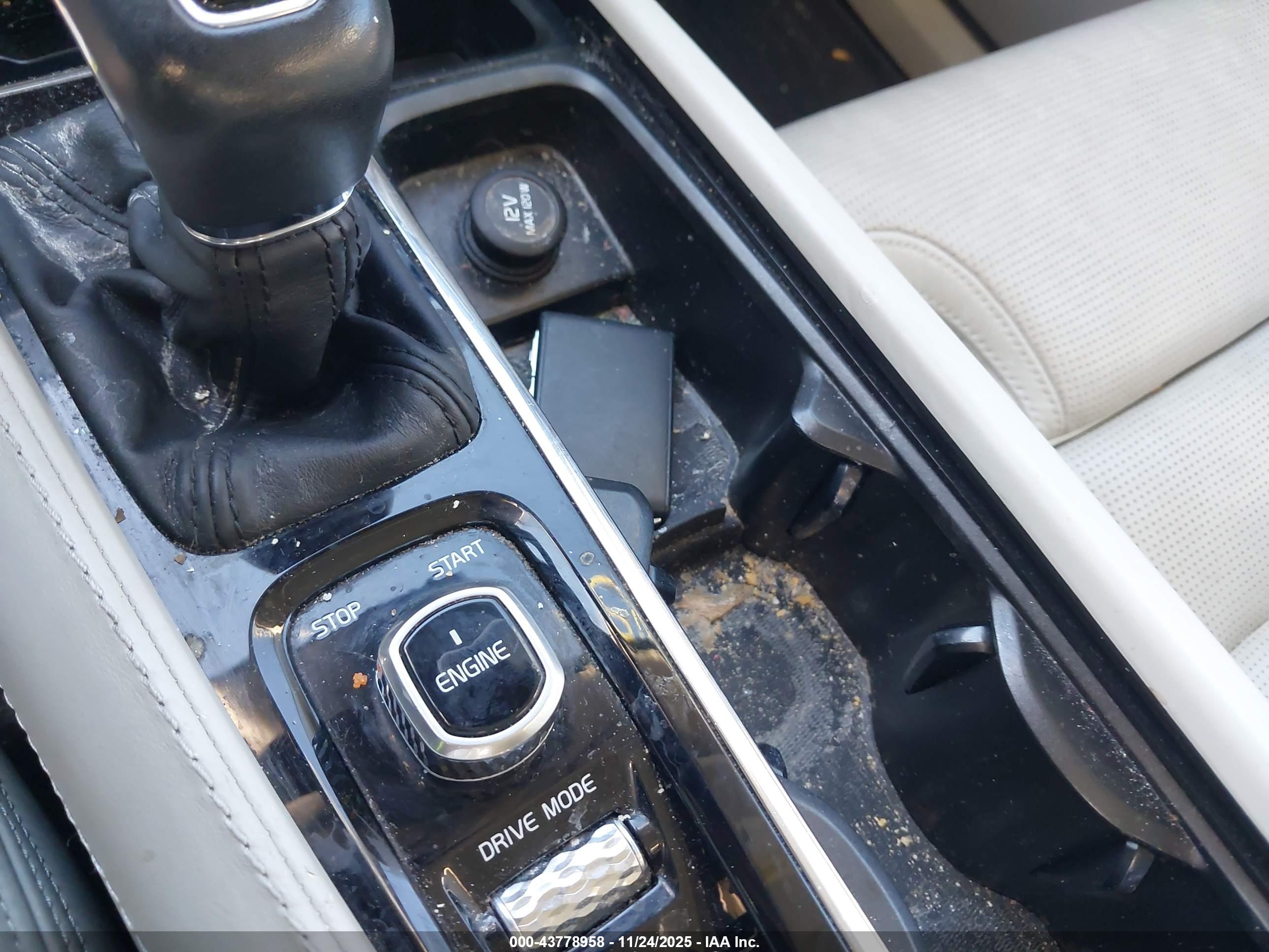 VOLVO XC90 image 11